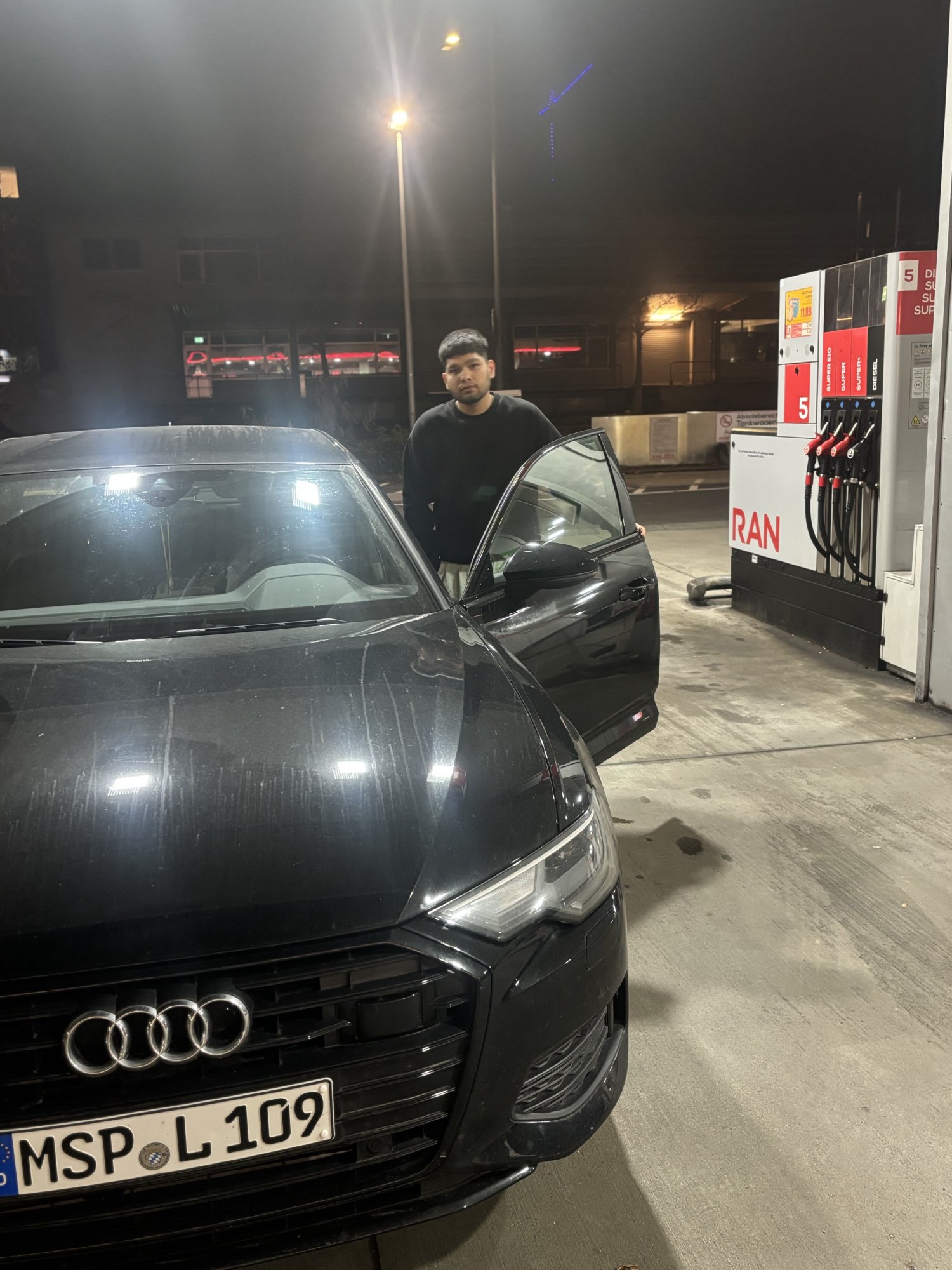 Numer rejestracyjny MSPL109 posiada Audi 