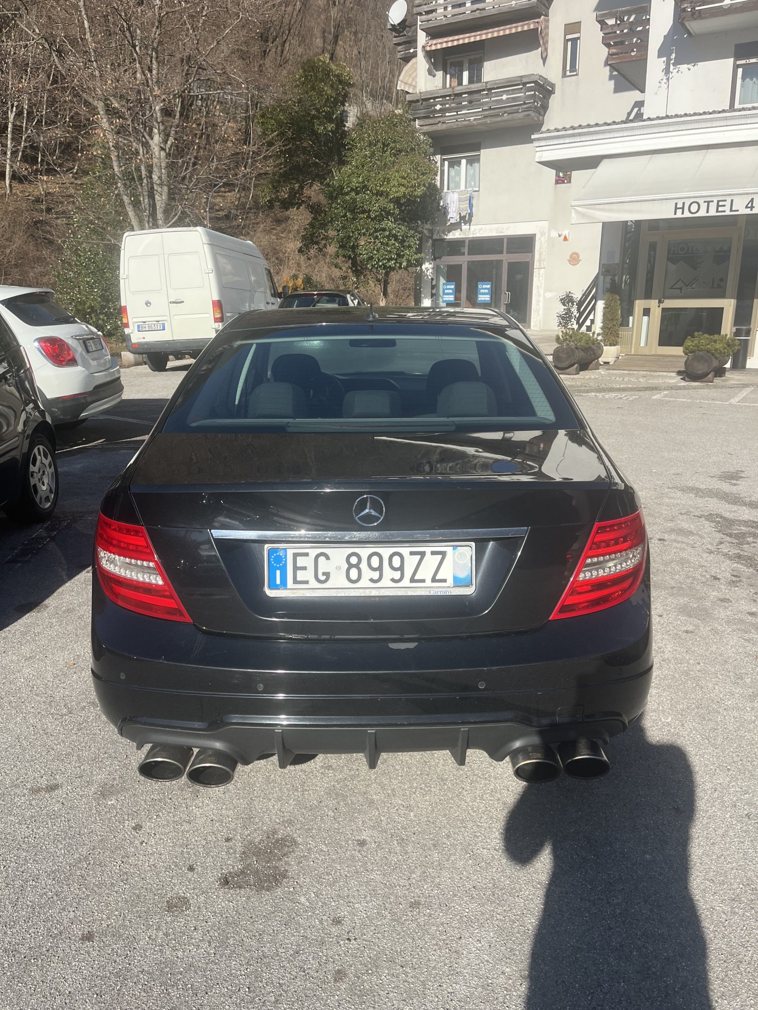 Numer rejestracyjny EG899ZZ posiada MERCEDES Classe C