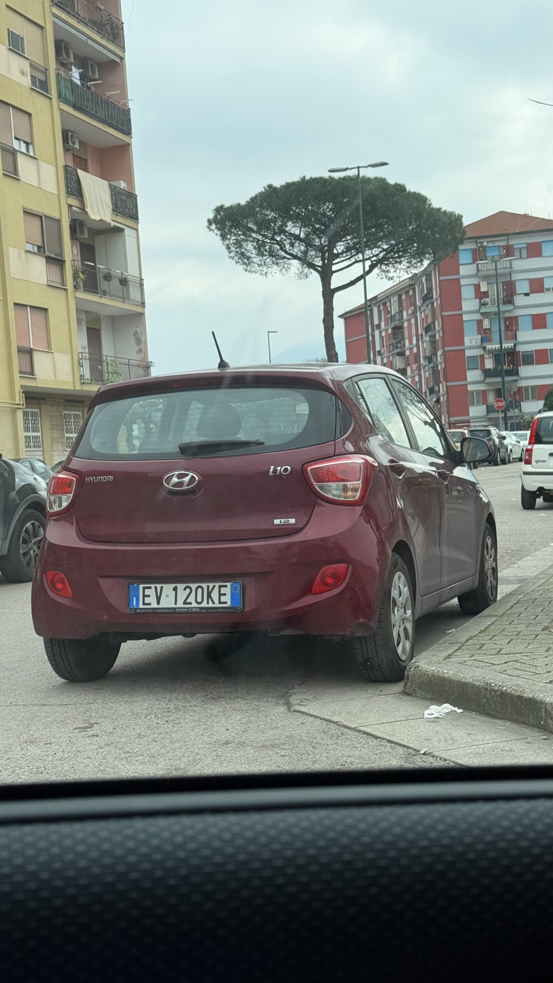 Numer rejestracyjny EV120KE posiada HYUNDAI i10 2a serie