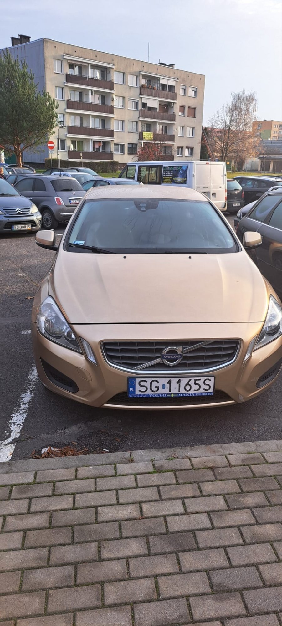 Numer rejestracyjny FG886FY posiada BMW Serie 1 116d 5P Urban (85 kw)