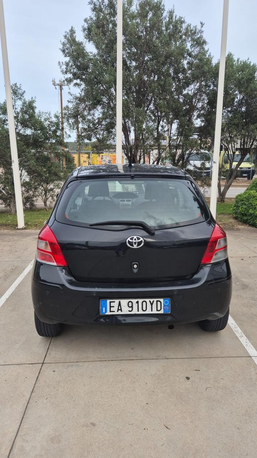 Numer rejestracyjny EA910YD posiada TOYOTA Yaris 2a serie