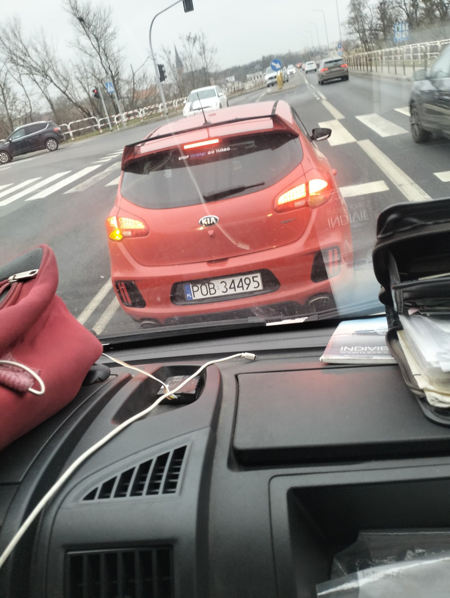 Numer rejestracyjny POB 34495 posiada KIA CEED - POB34495