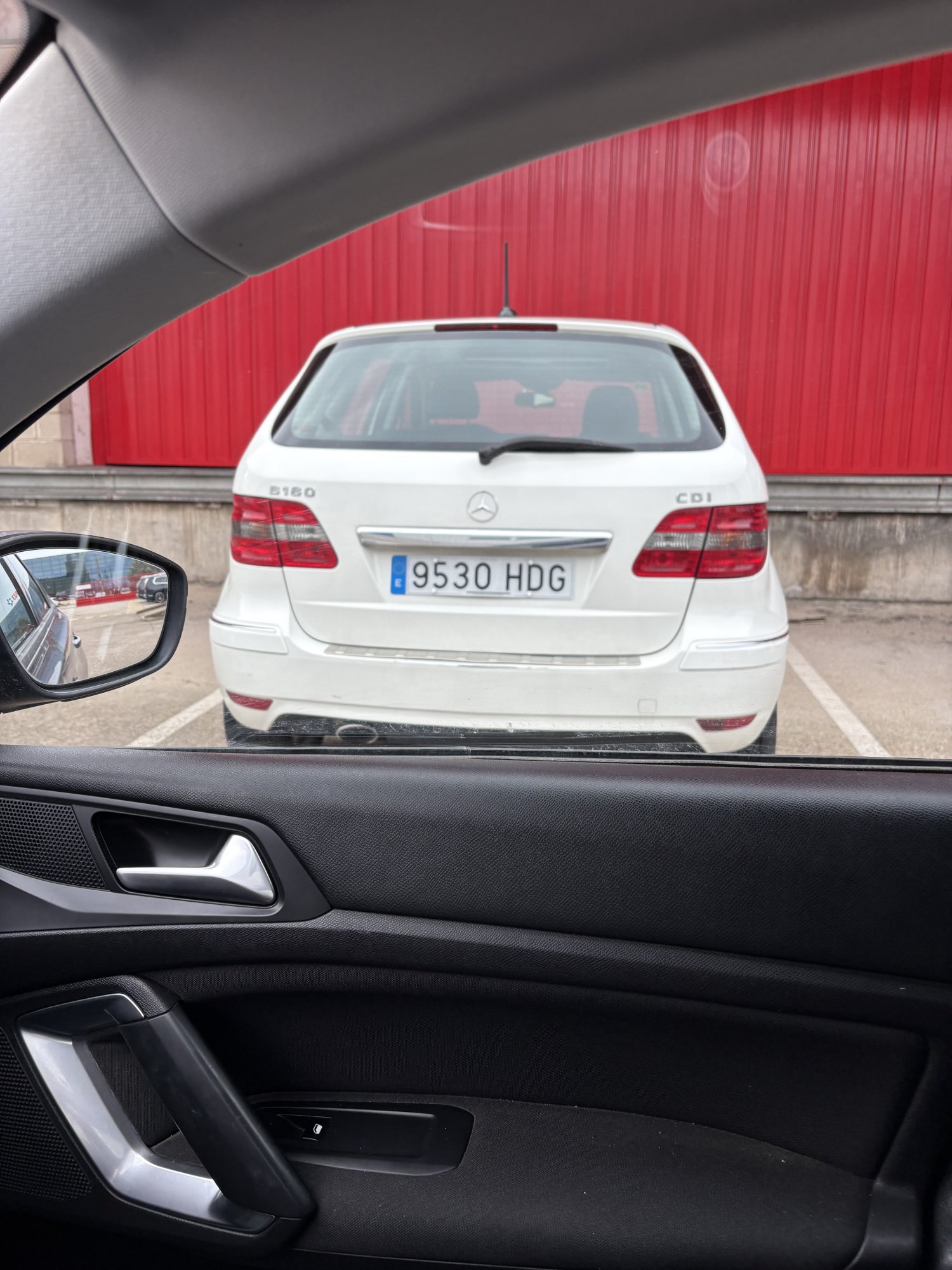 Numer rejestracyjny 9530HDG posiada MERCEDES B (245)