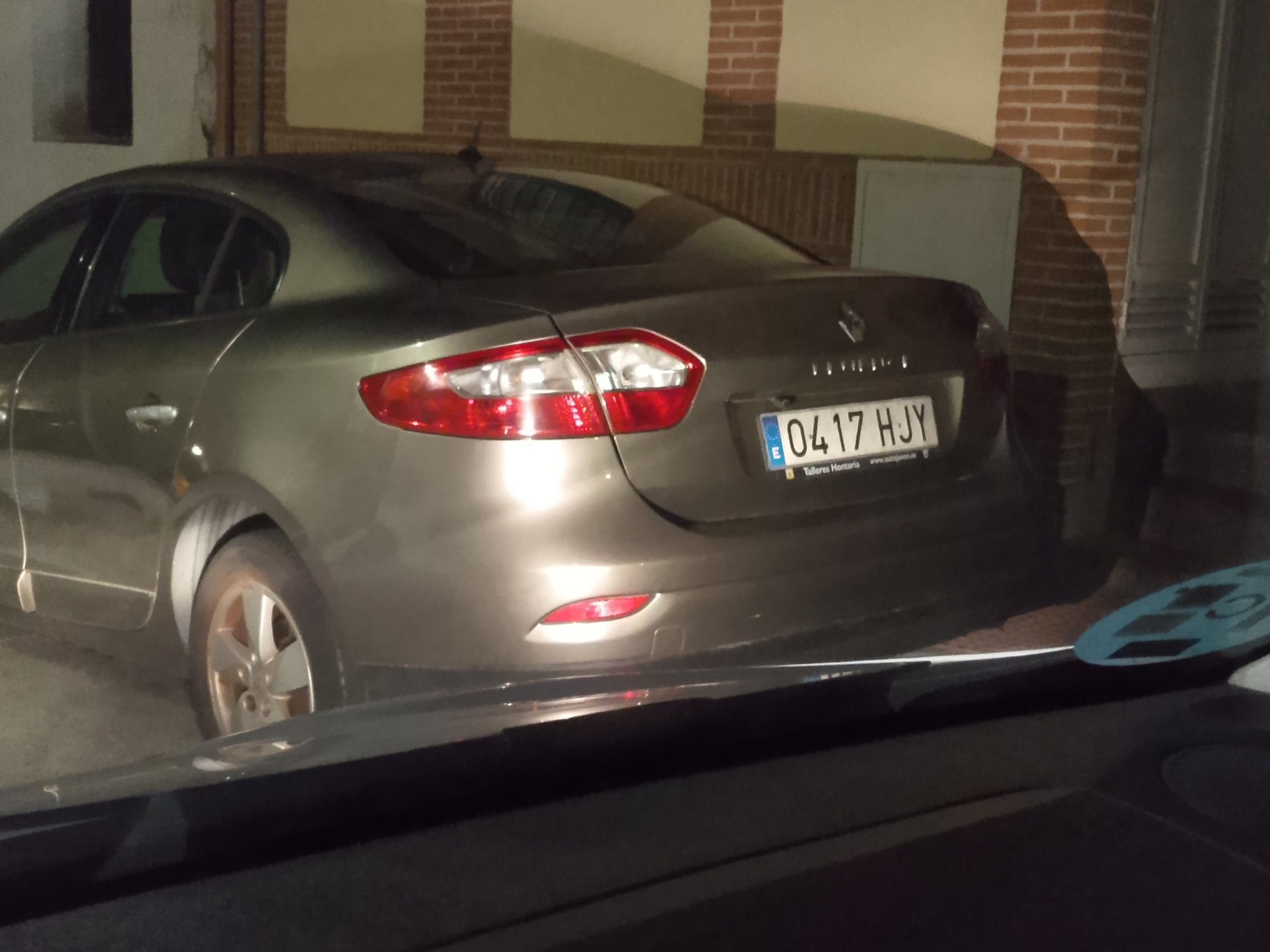 Numer rejestracyjny 0417HJY posiada RENAULT FLUENCE