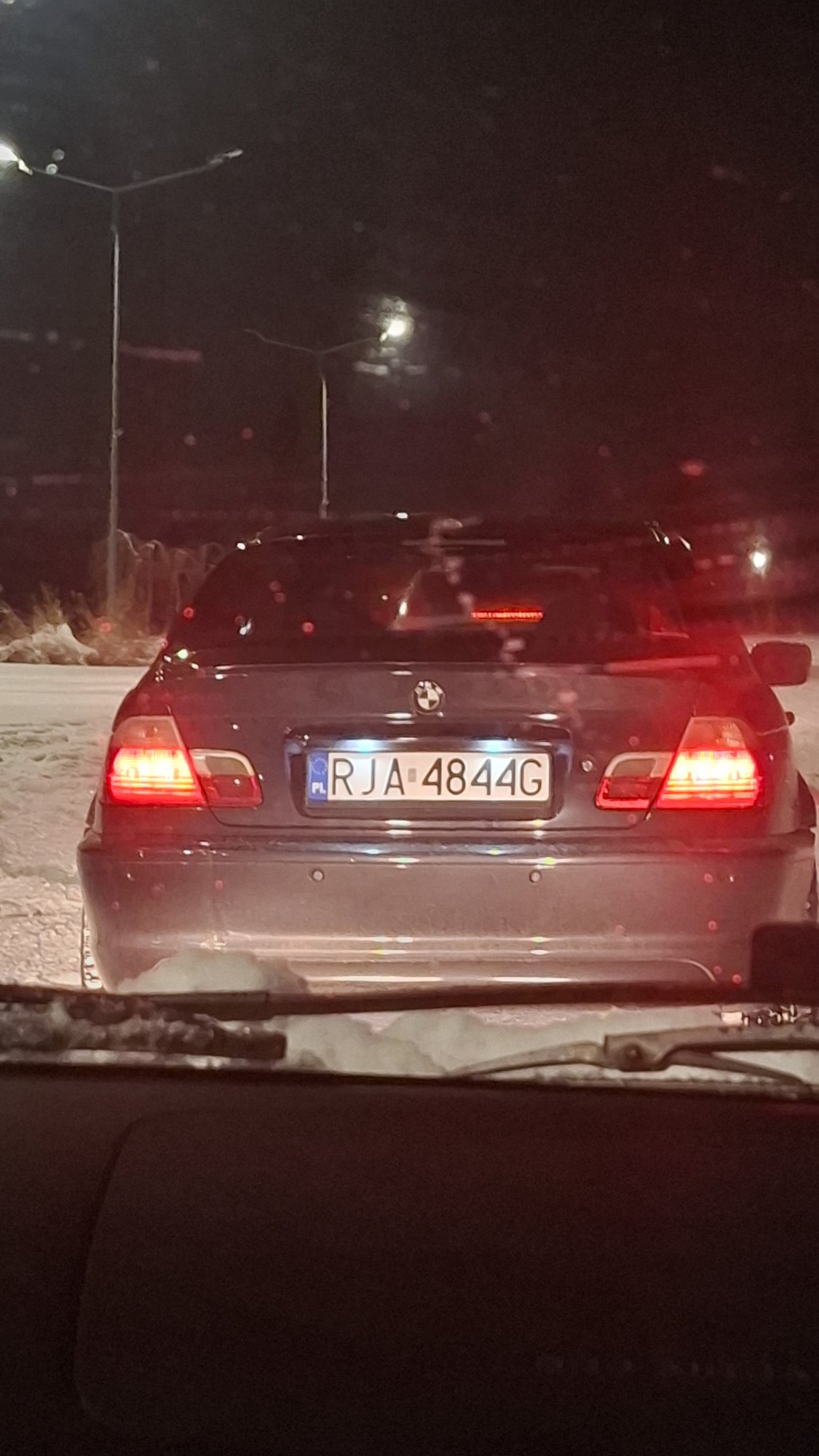 Numer rejestracyjny RJA 4844G posiada BMW 320I - RJA4844G