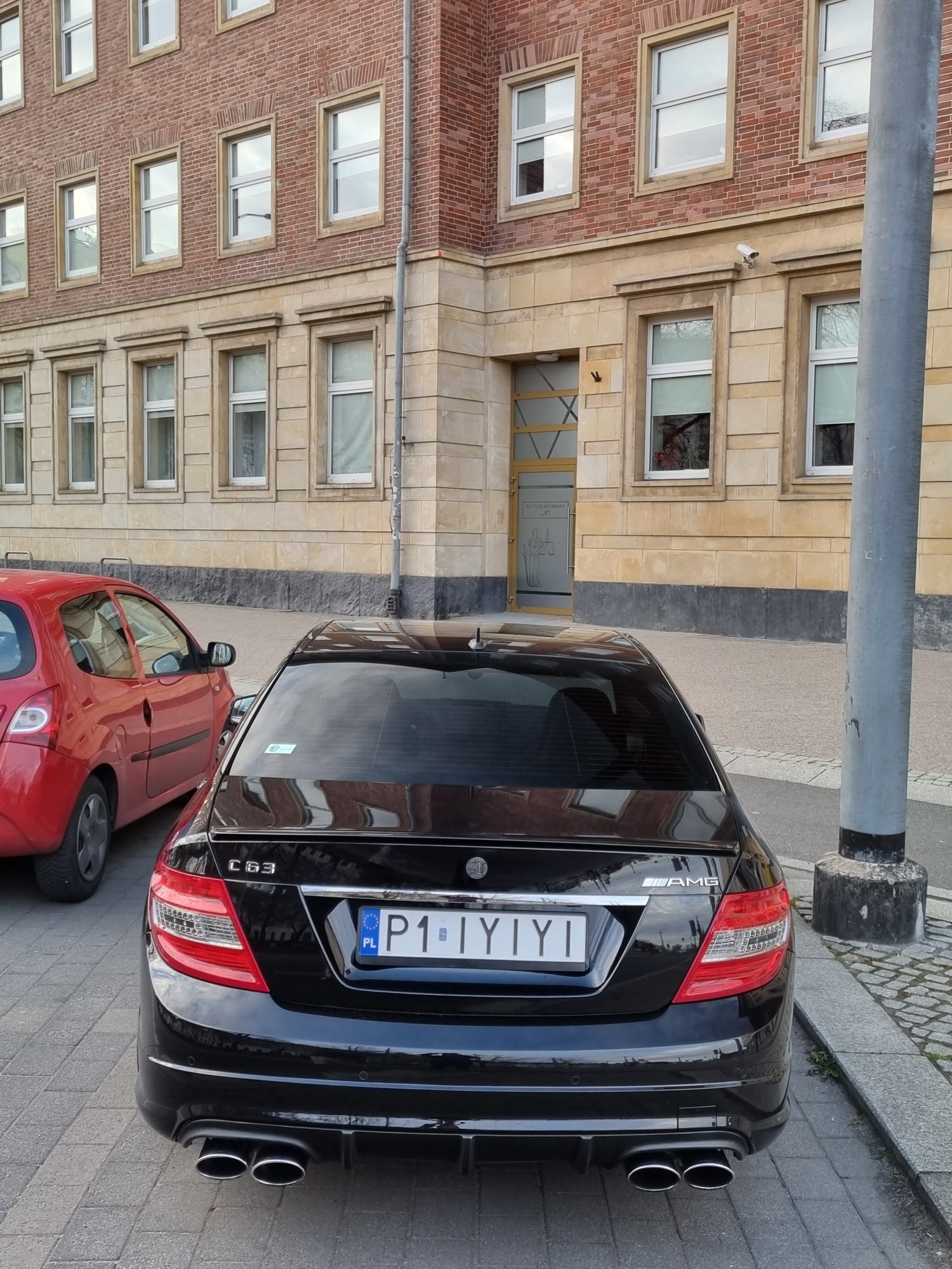 Numer rejestracyjny P1IYIYI posiada MERCEDES-BENZ C 63 AMG MR`07 E4 204 AMG