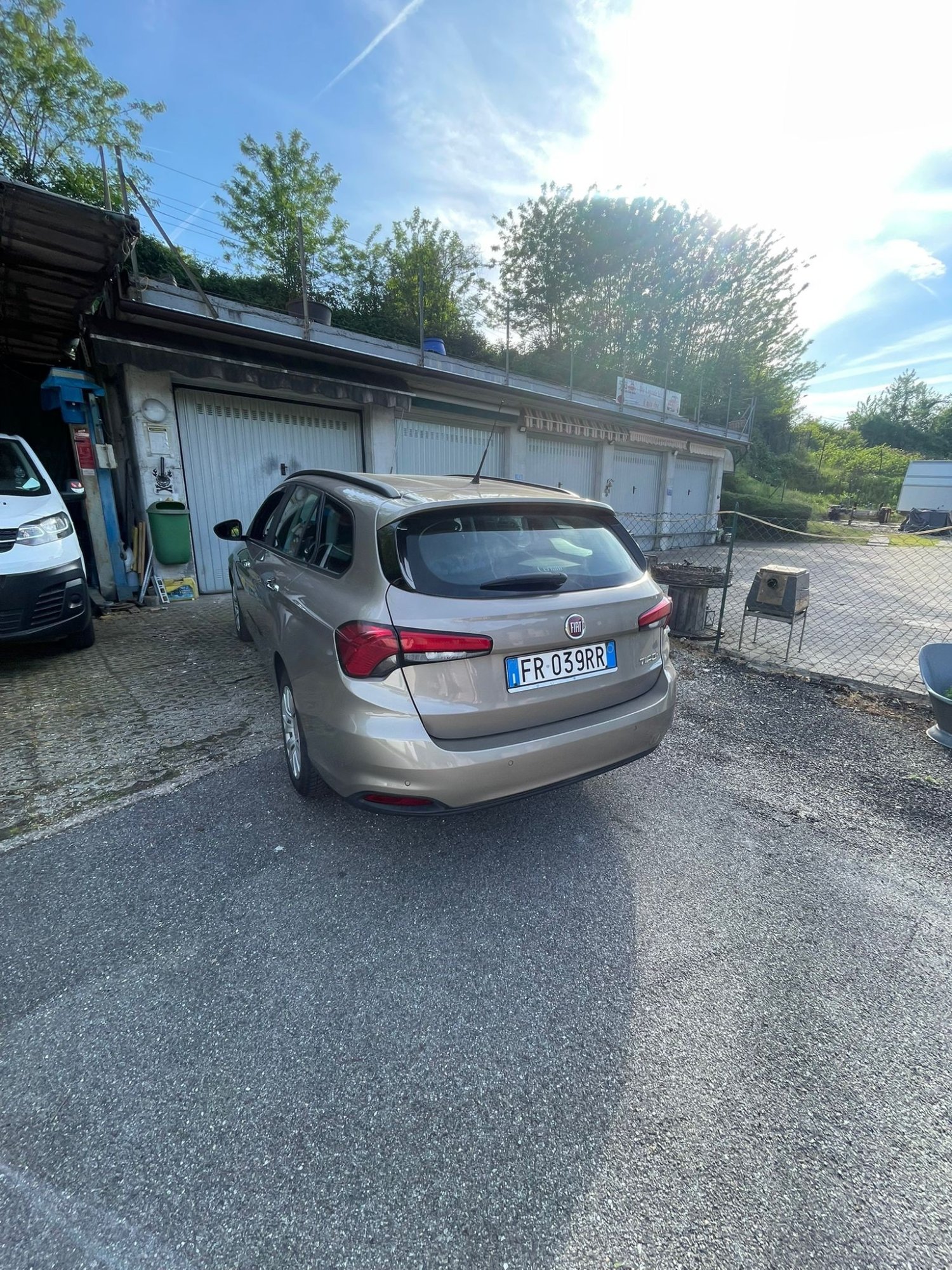 Numer rejestracyjny FR039RR posiada FIAT FIAT TIPO