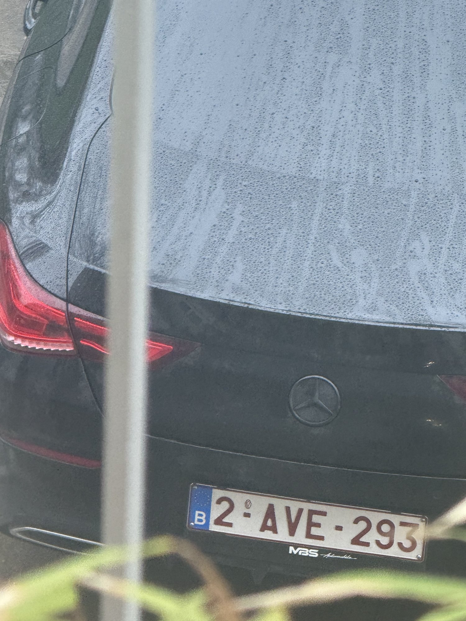 Numer rejestracyjny 2AVE293 posiada Mercedes 