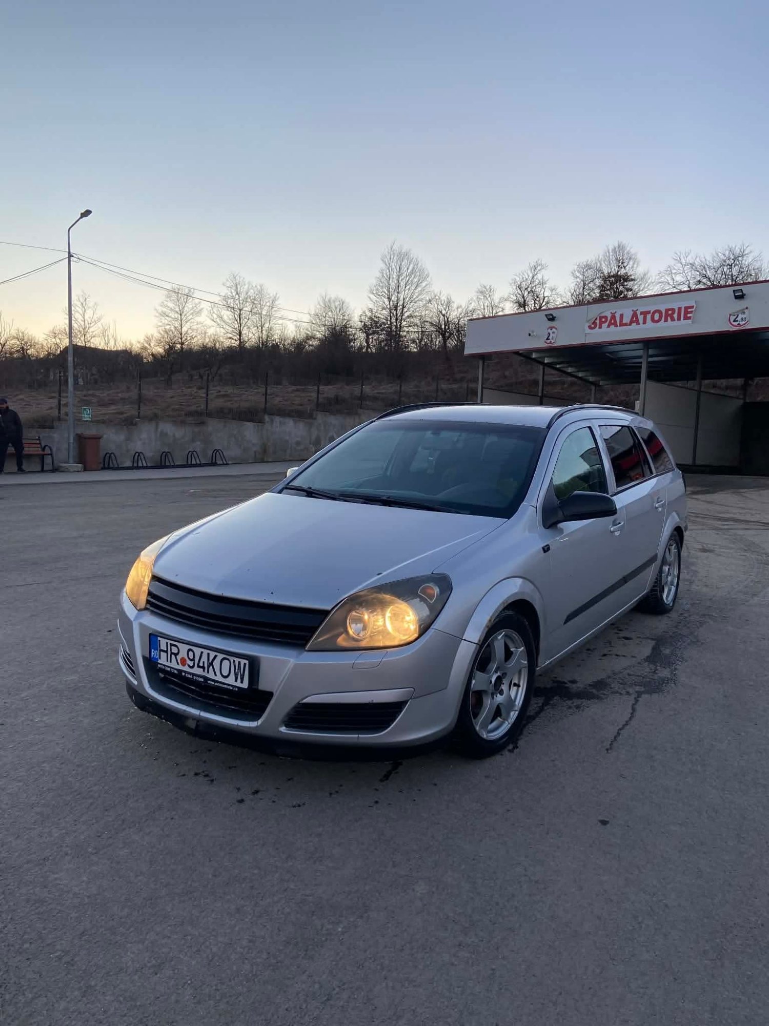 Numer rejestracyjny HR94KOW posiada Opel Astra