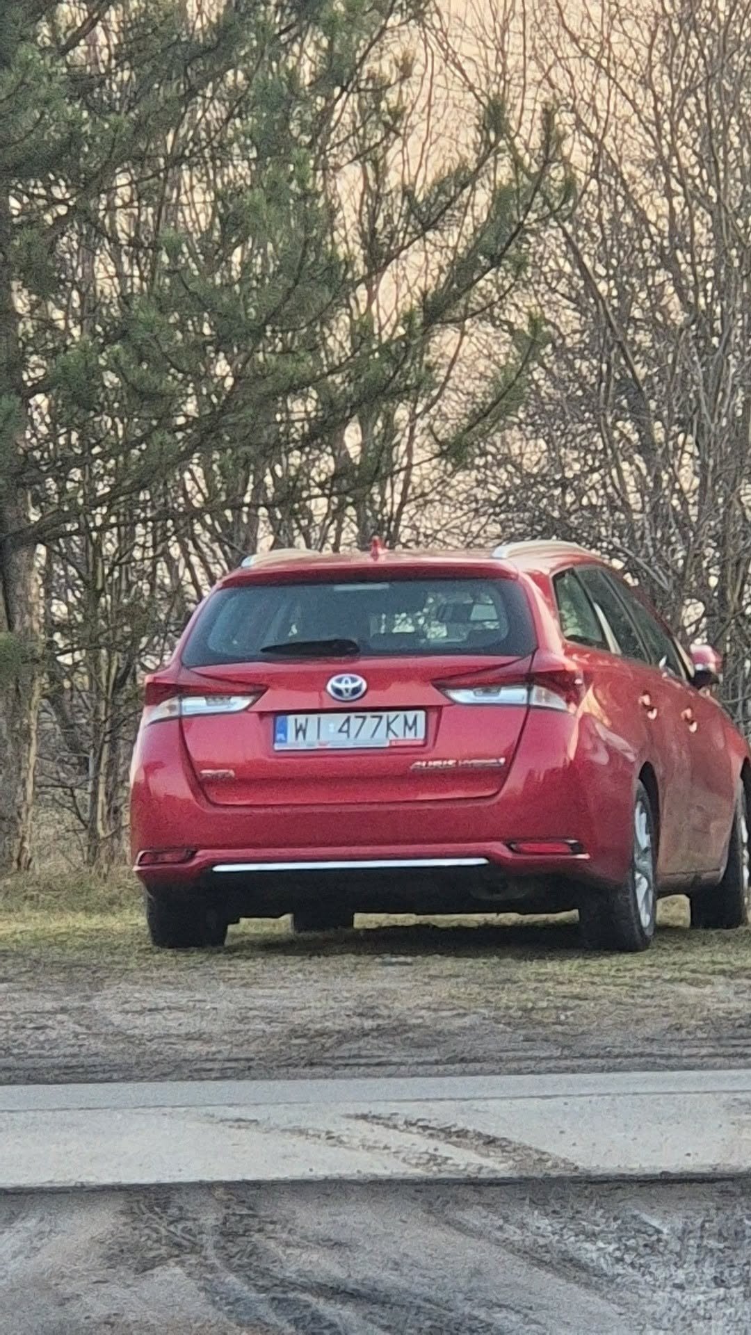 Numer rejestracyjny WI 477KM posiada TOYOTA AURIS - WI477KM
