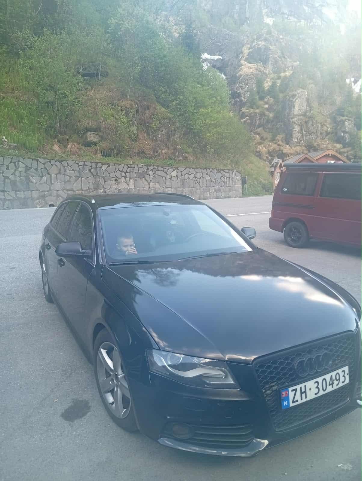 Numer rejestracyjny ZH30493 posiada AUDI AUDI A4 QD7B5013R8K617MGEM0