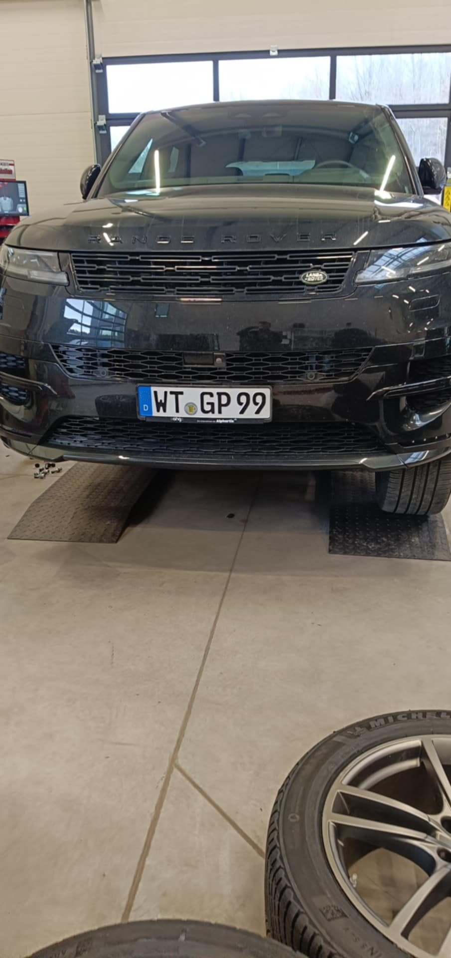 Numer rejestracyjny WTGP99 posiada Land Rover Range Rover