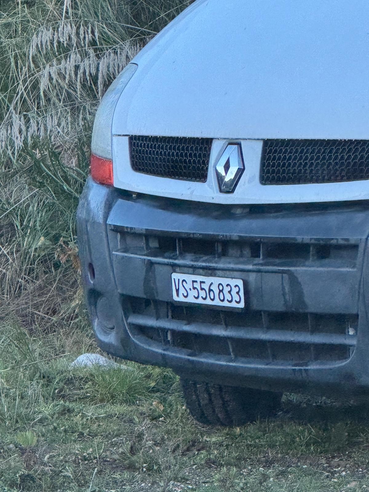 Numer rejestracyjny VS556833 posiada Renault 