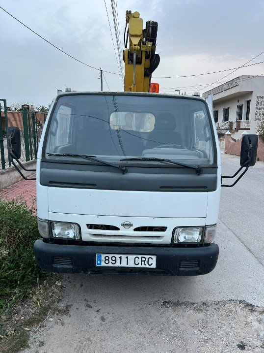 Numer rejestracyjny 8911CRC posiada NISSAN CABSTAR