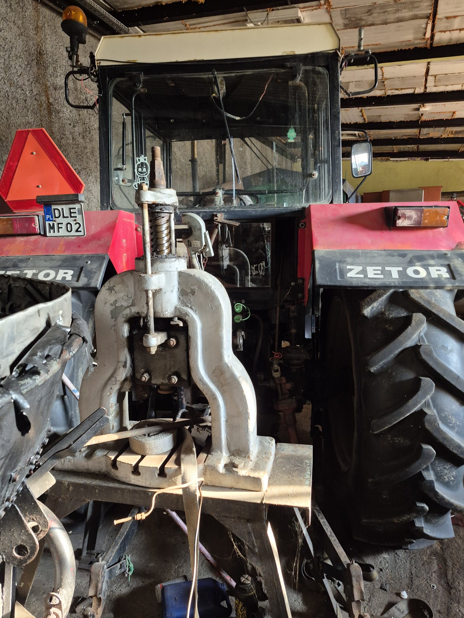 Numer rejestracyjny DLE MF02 posiada ZETOR 11245 - DLEMF02