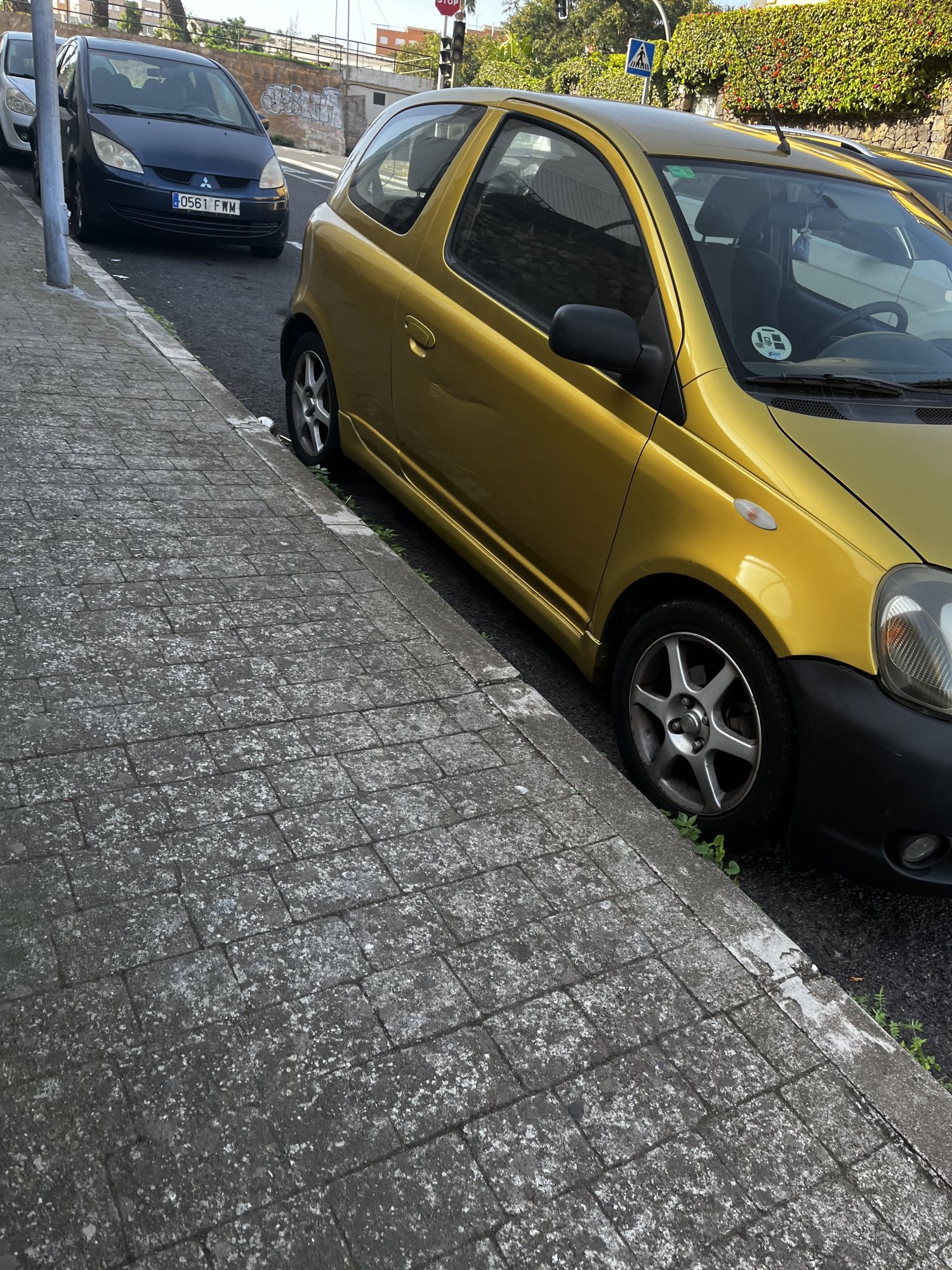 Numer rejestracyjny 0561FWM posiada MITSUBISHI COLT