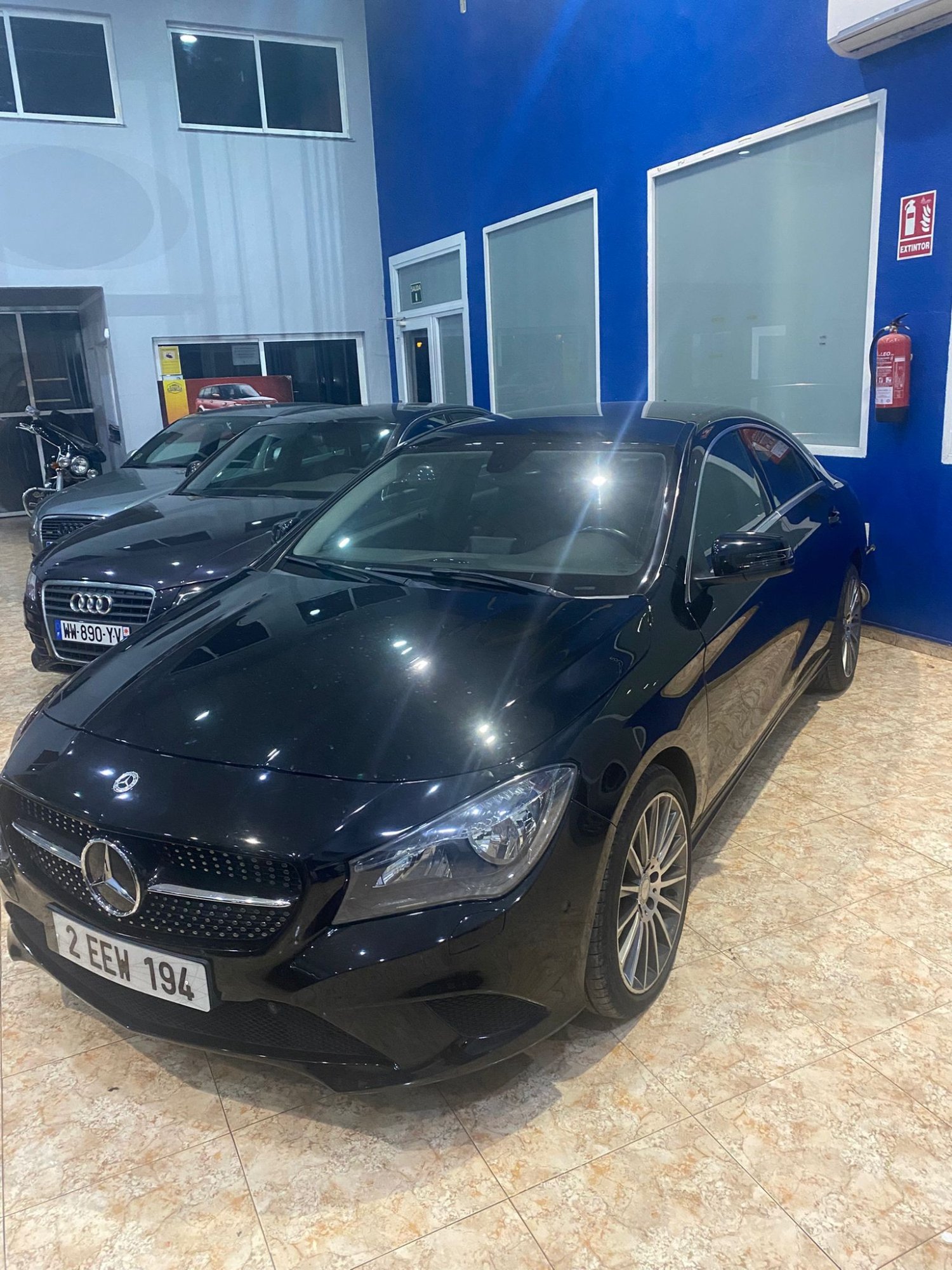 Numer rejestracyjny 2EEW194 posiada Mercedes 