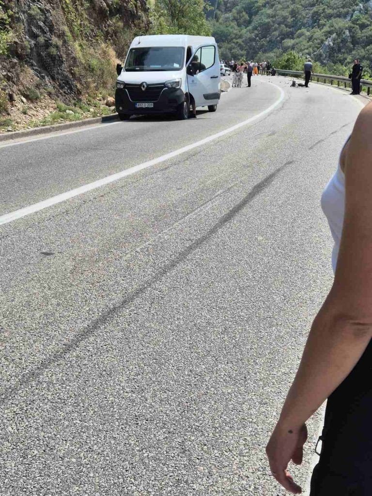 Numer rejestracyjny 1922010 posiada Renault 