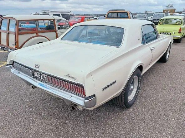 Numer rejestracyjny NBD205 posiada Mercury Cougar