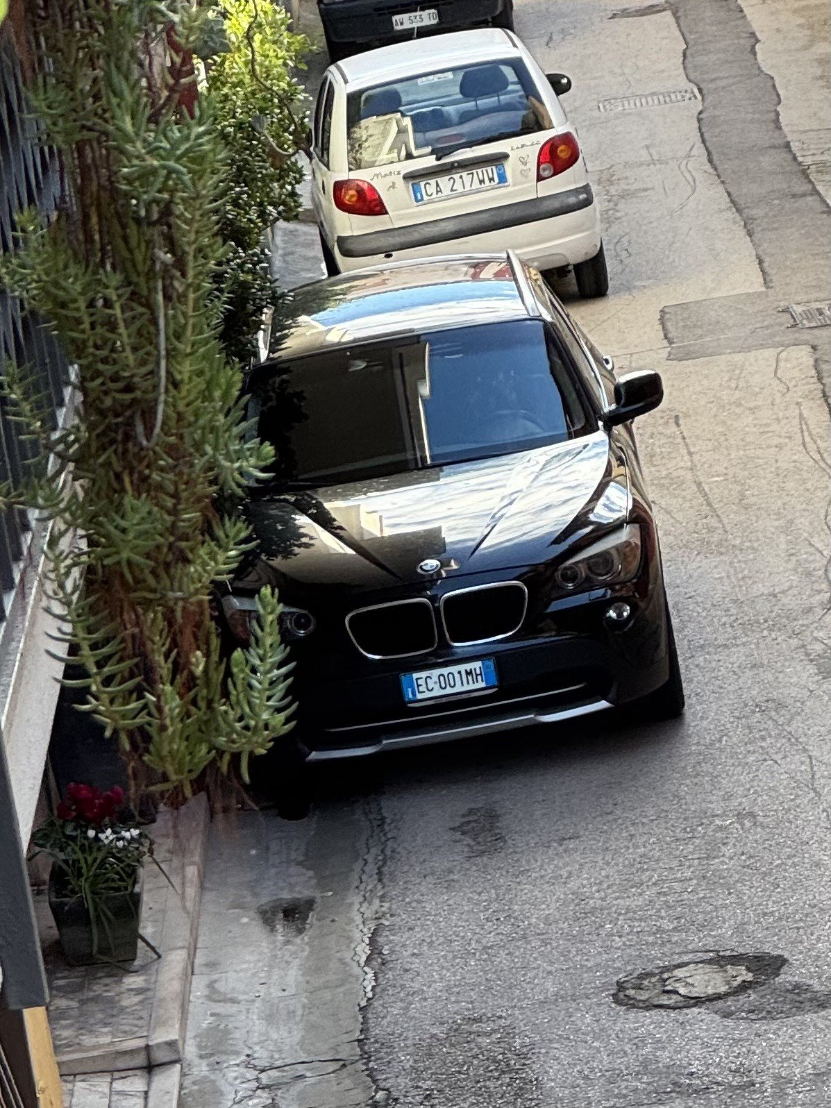 Numer rejestracyjny EC001MH posiada BMW X1