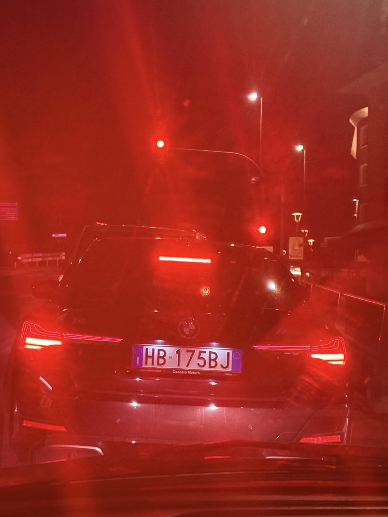 Numer rejestracyjny HB175BJ posiada BMW i4