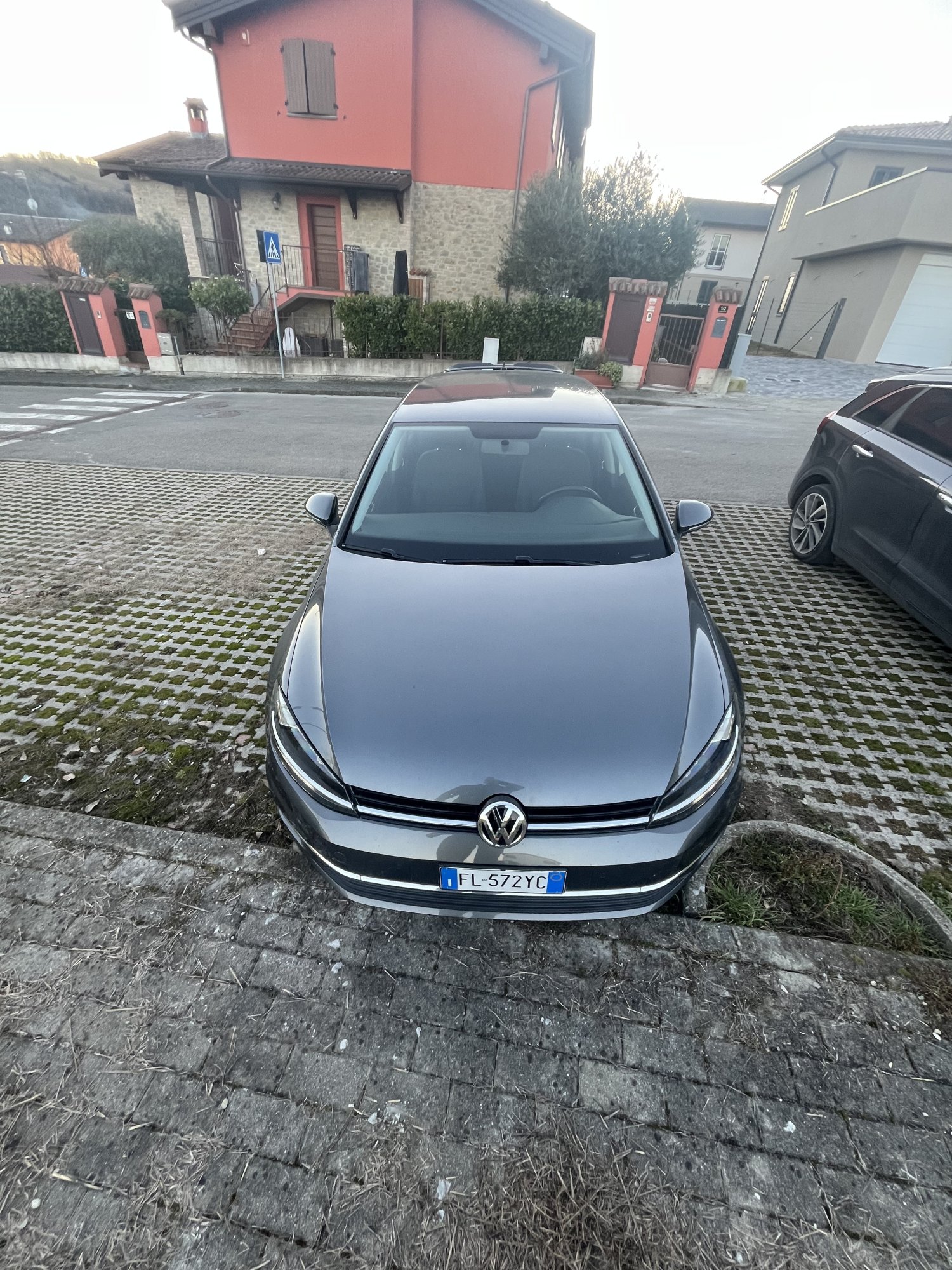 Numer rejestracyjny FL572YC posiada VOLKSWAGEN Golf 7a serie