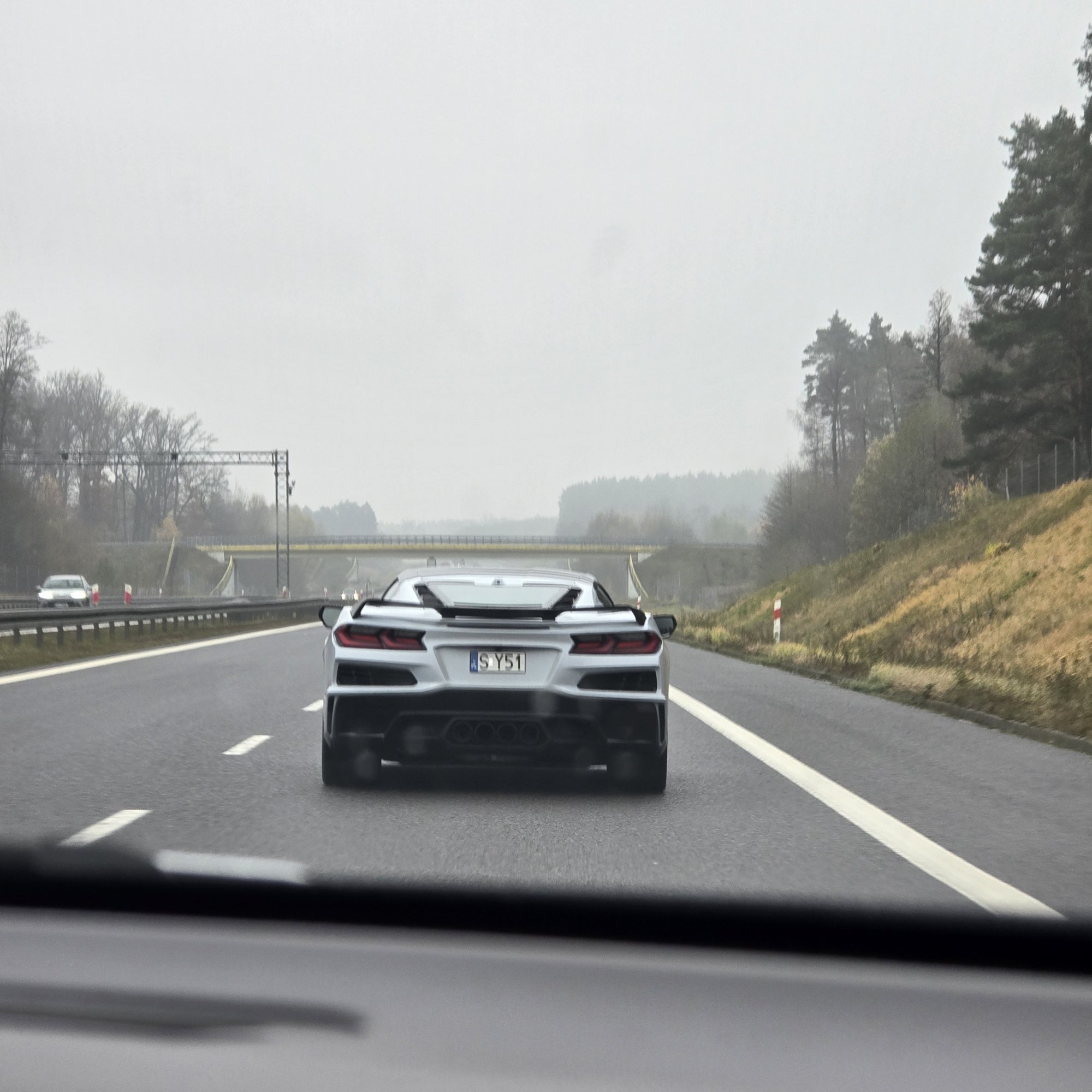 Numer rejestracyjny SYS71 posiada  