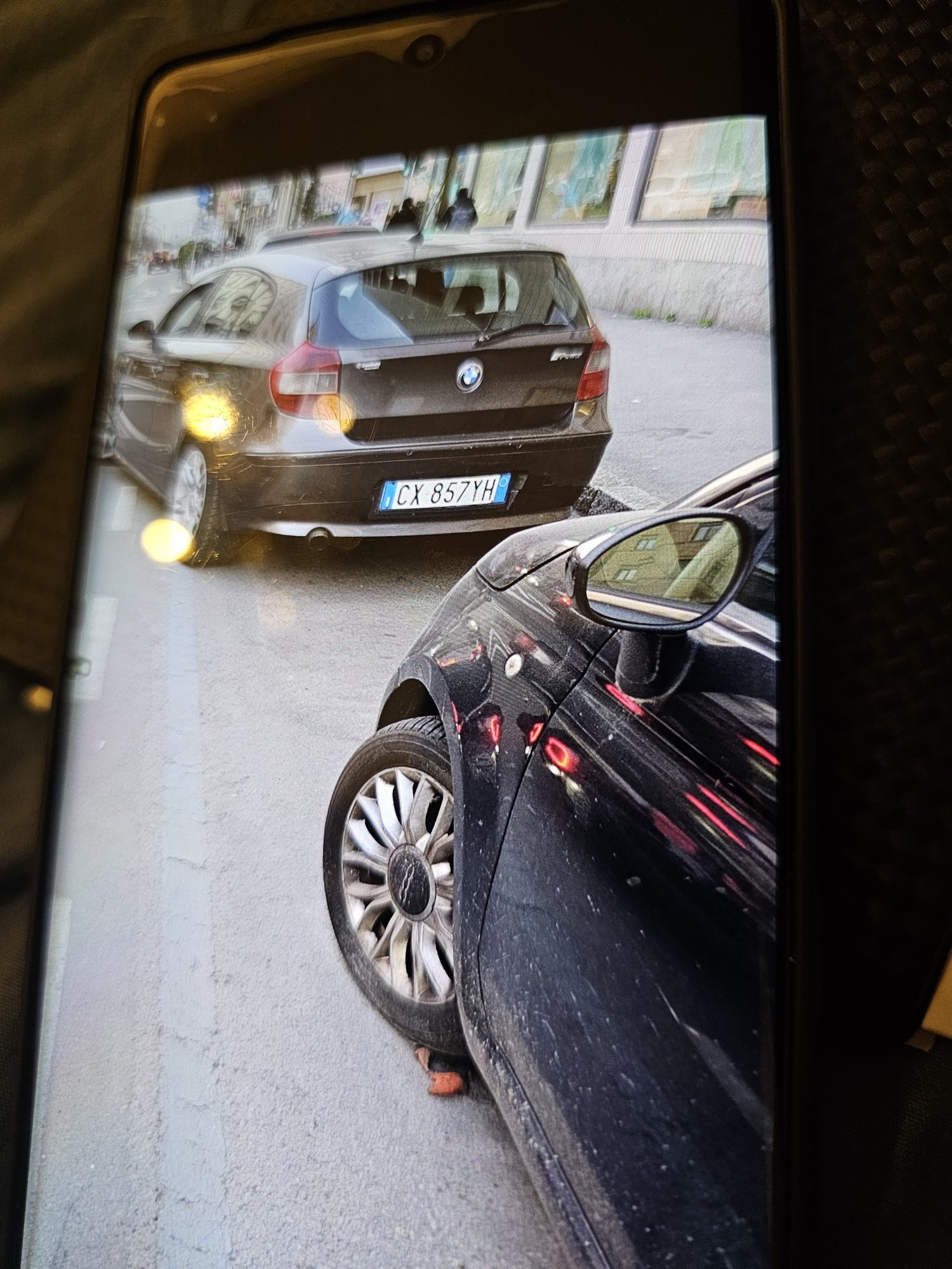 Numer rejestracyjny CX857YH posiada BMW Serie 1