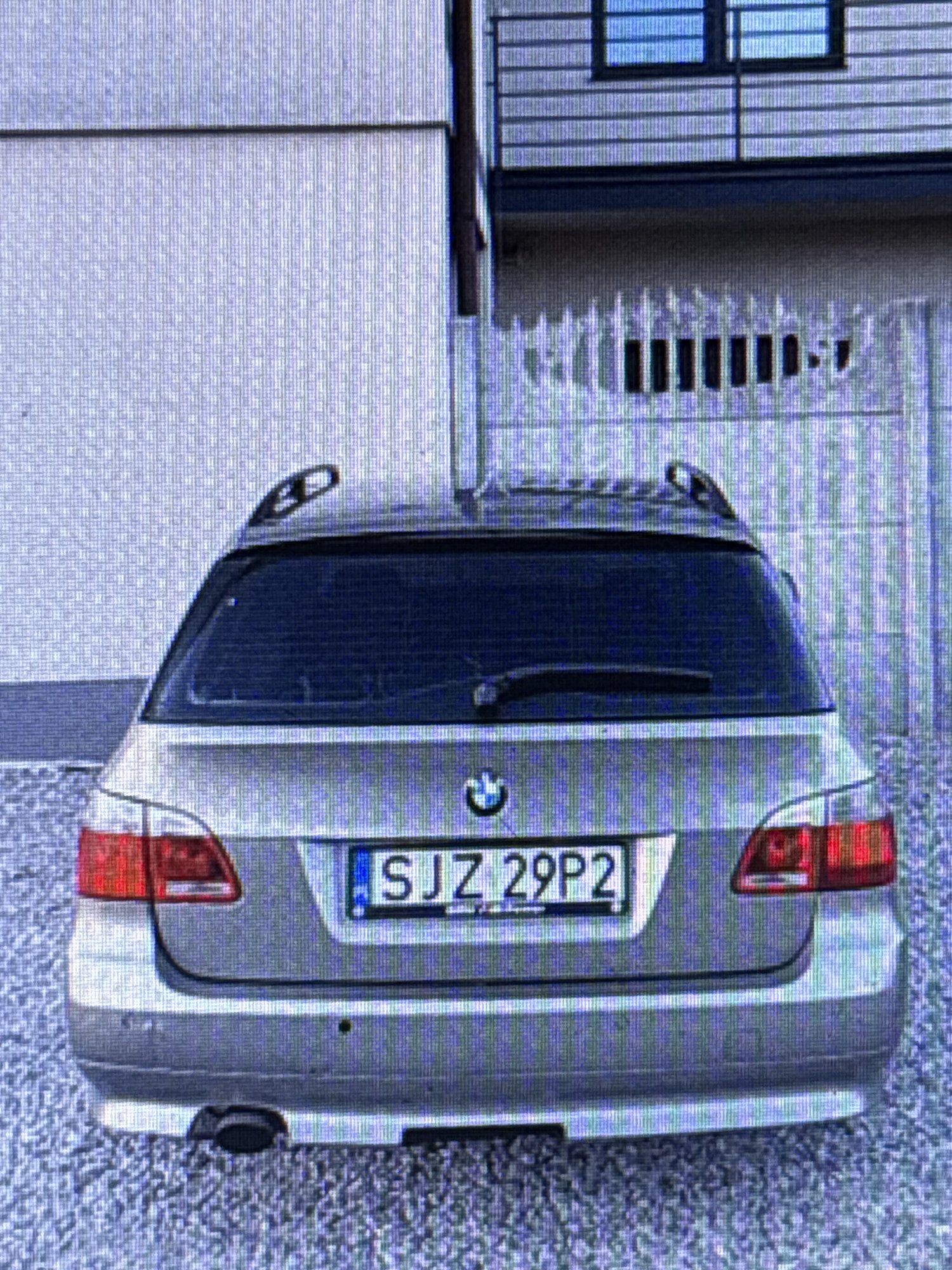 Numer rejestracyjny SJZ 29P2 posiada BMW 520 - SJZ29P2