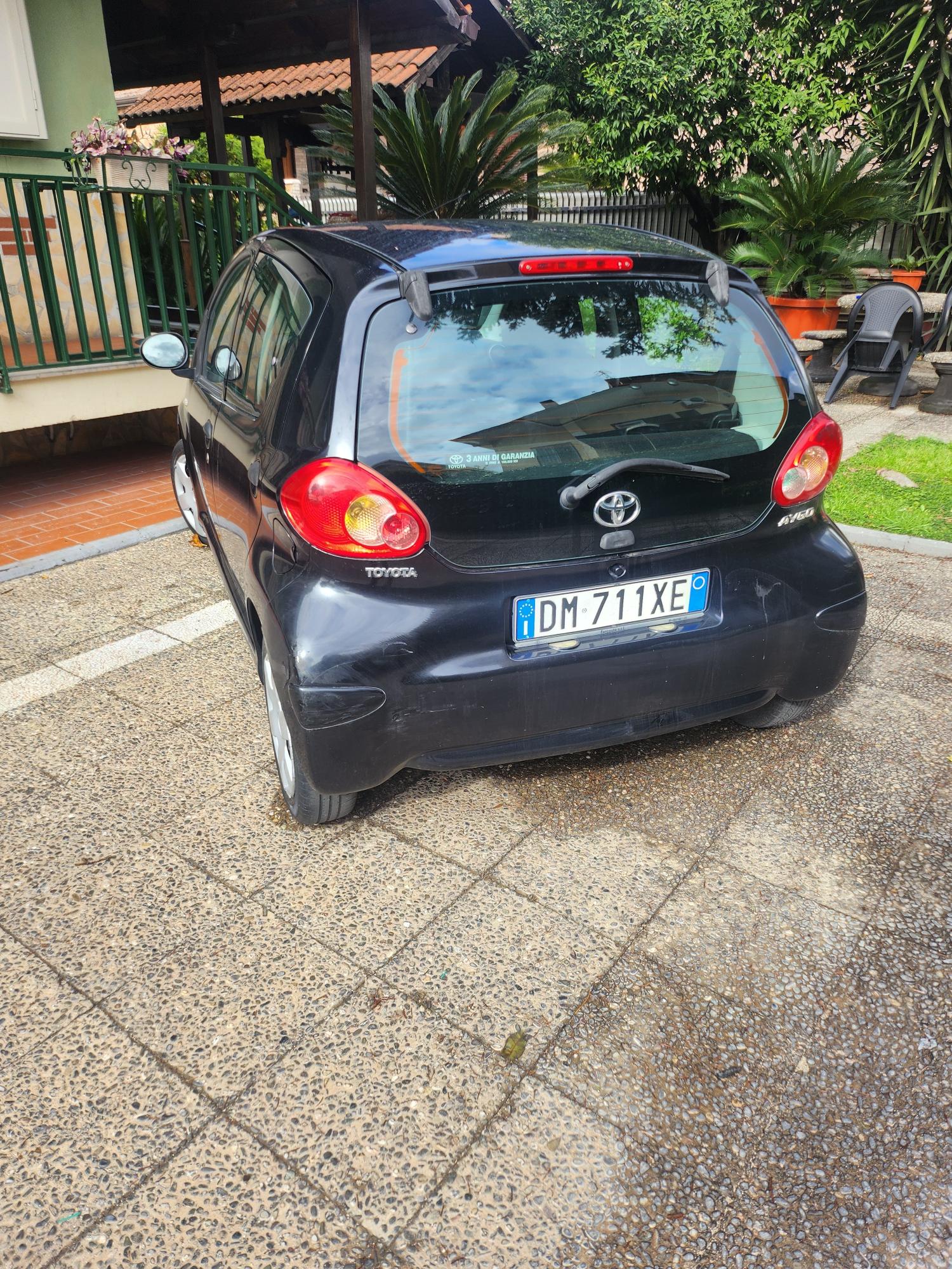 Numer rejestracyjny DM711XE posiada TOYOTA Aygo 1a serie