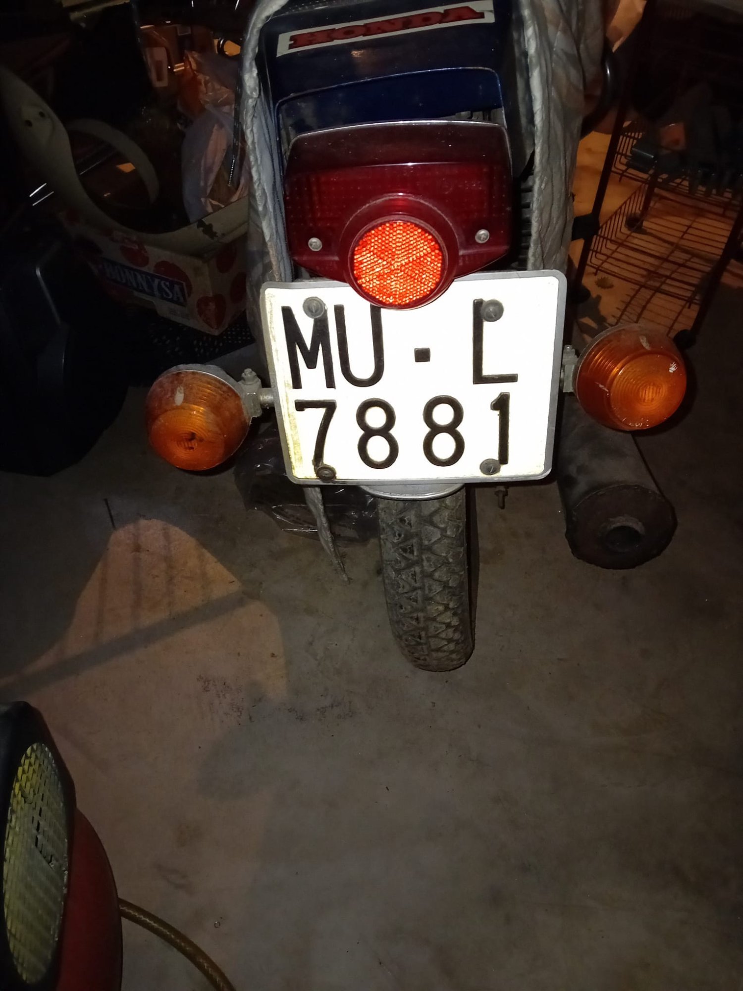 Numer rejestracyjny MUL7881 posiada Honda 