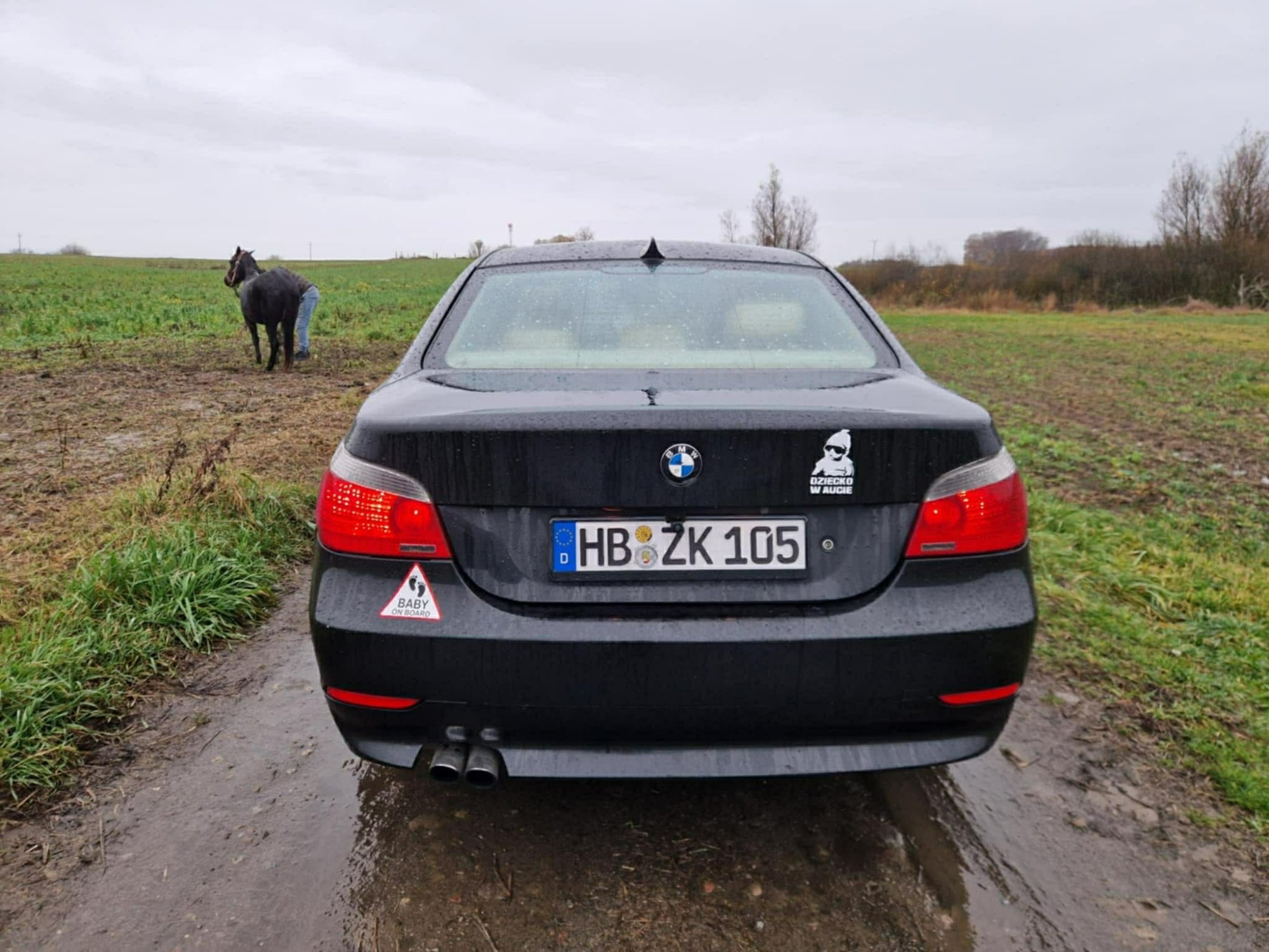 Numer rejestracyjny HBZK105 posiada BMW 