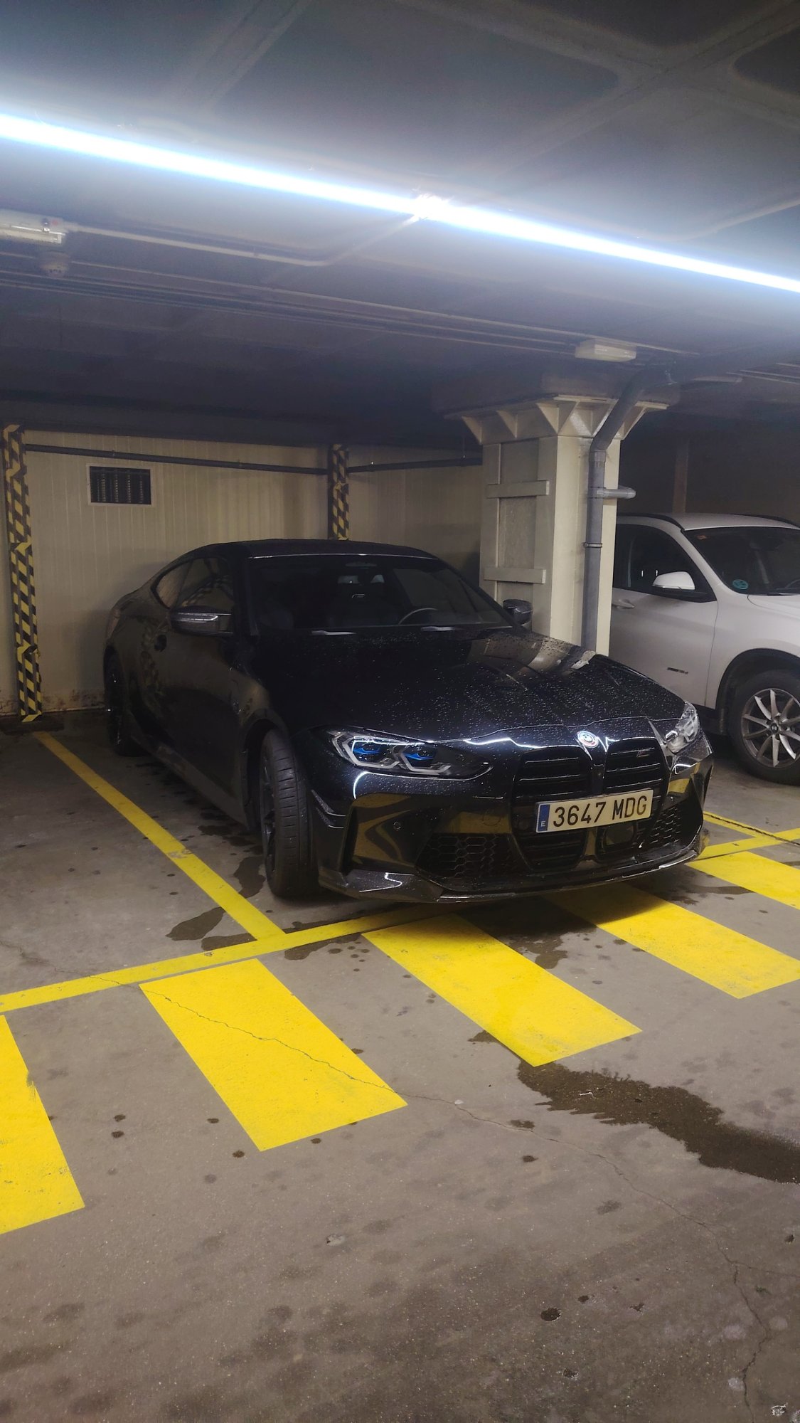 Numer rejestracyjny 3647MDG posiada BMW SERIE 4