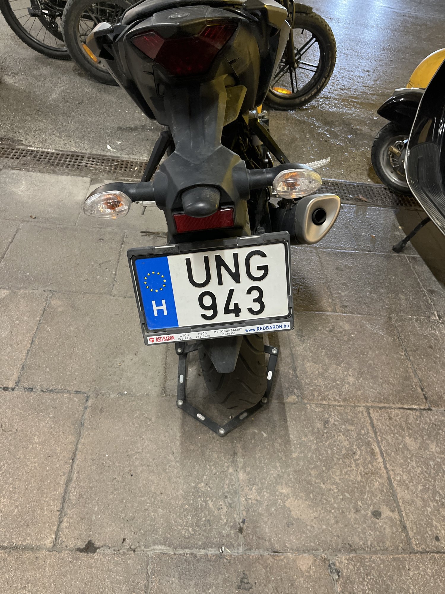 Numer rejestracyjny UNG943 posiada  