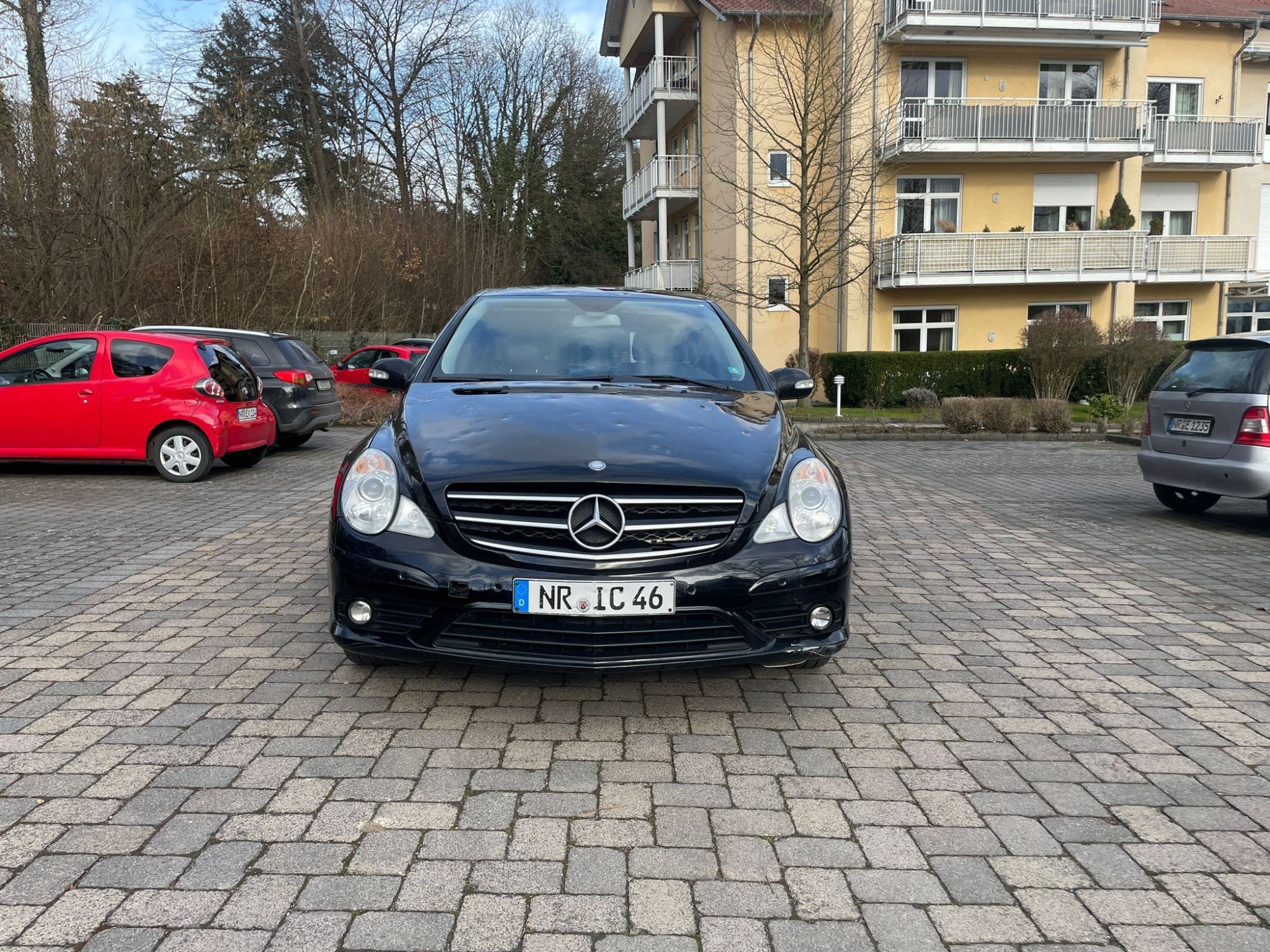 Numer rejestracyjny NRIC46 posiada Mercedes 