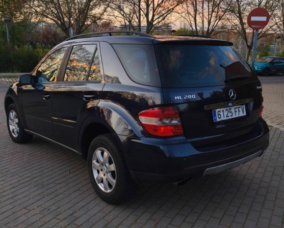 Numer rejestracyjny 6125FFV posiada MERCEDES M (163-164)