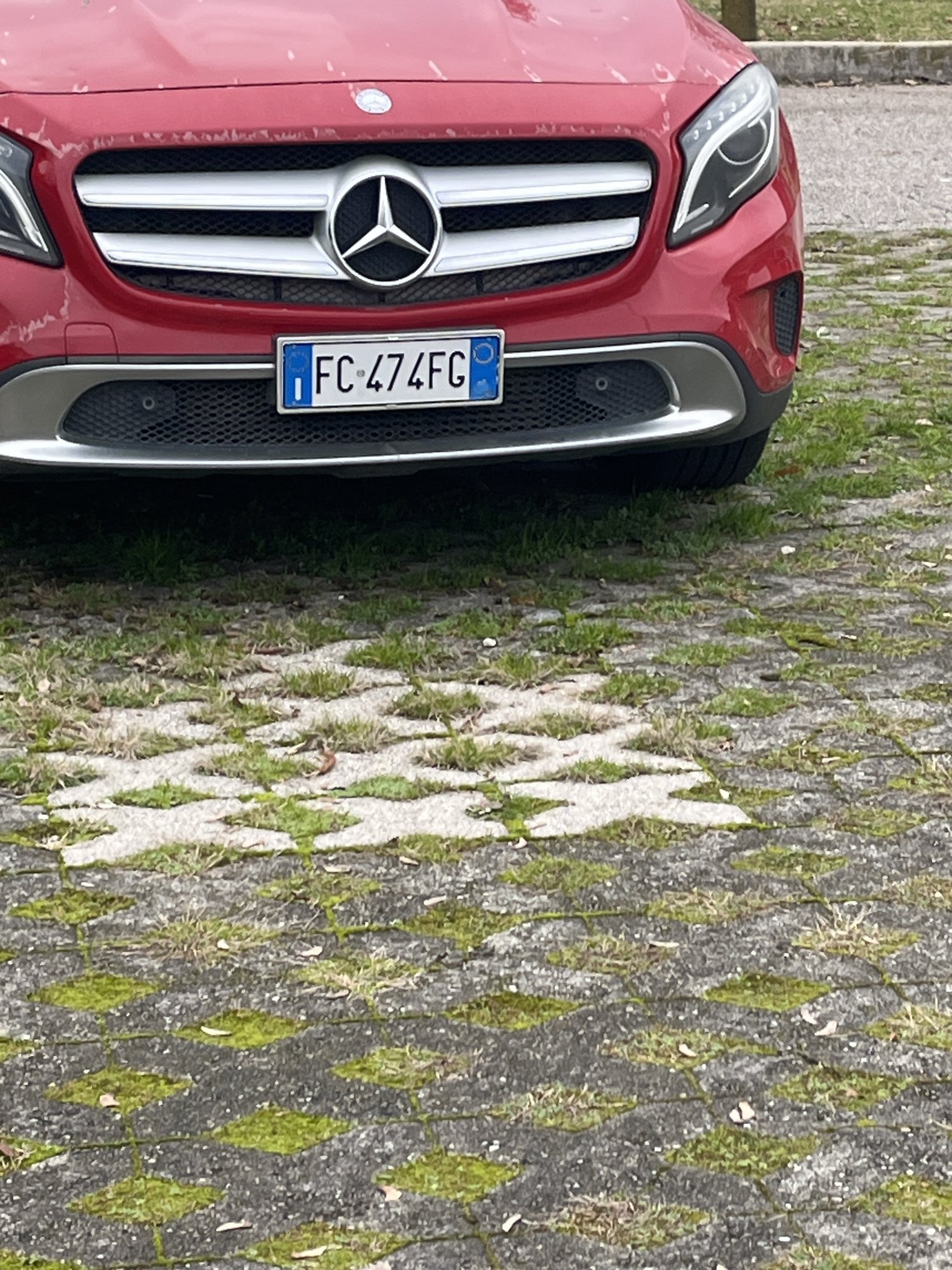 Numer rejestracyjny FC474FG posiada MERCEDES GLA