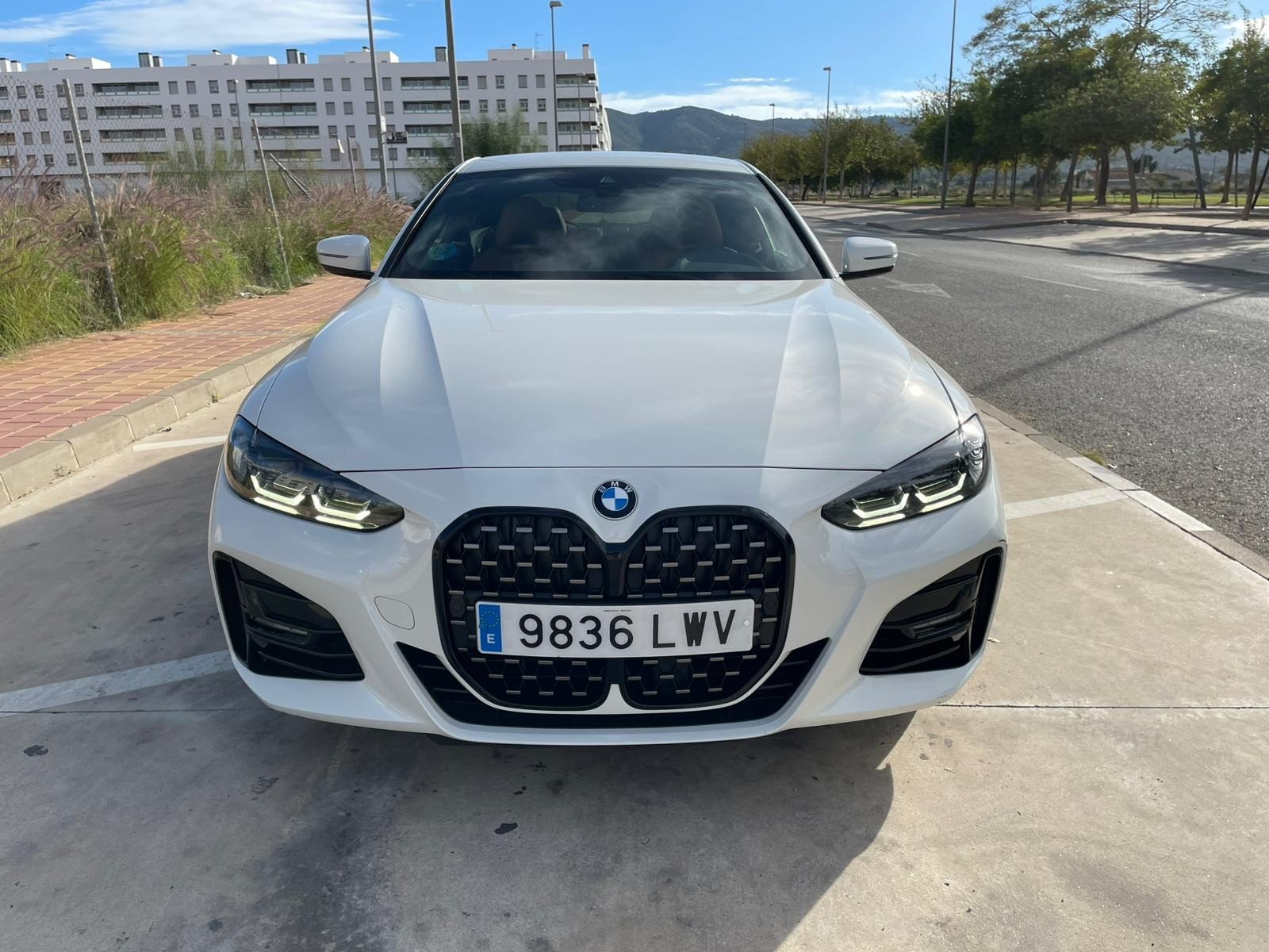 Numer rejestracyjny 9836LWV posiada BMW SERIE 4