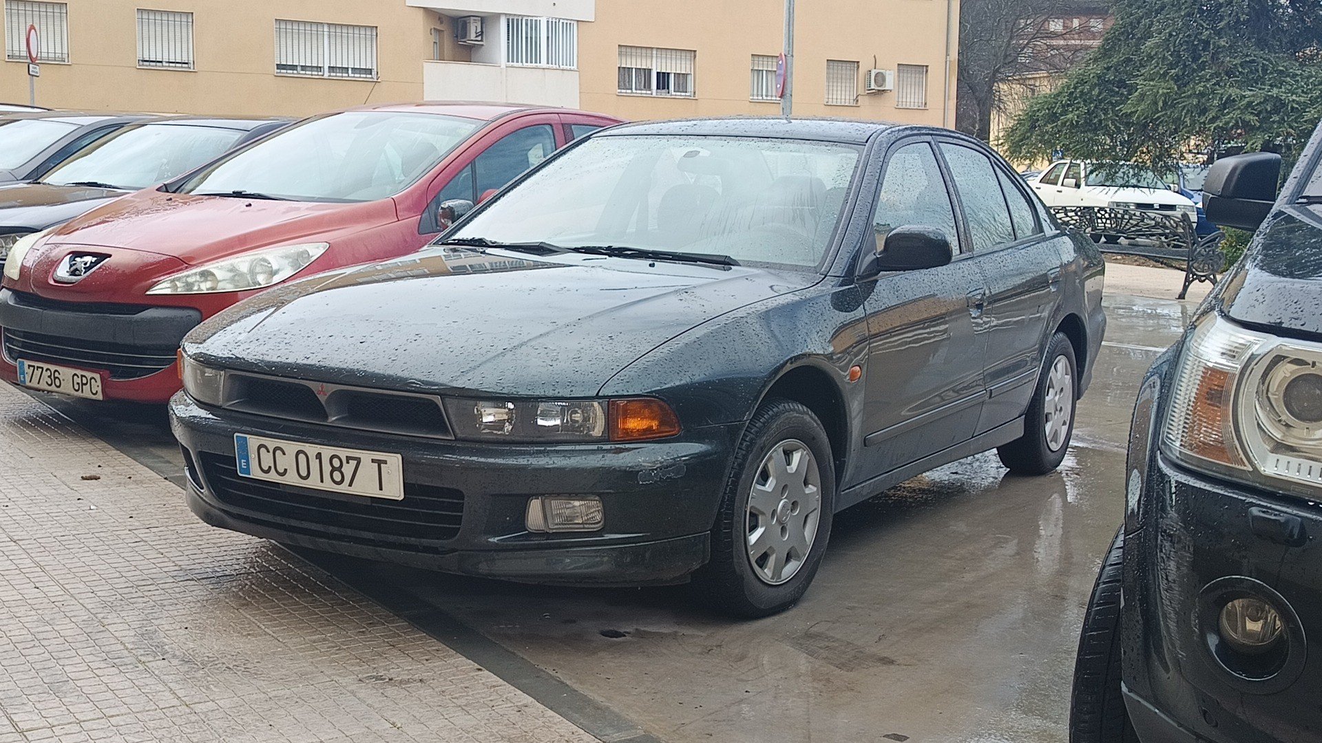 Numer rejestracyjny CC0187T posiada MITSUBISHI GALANT