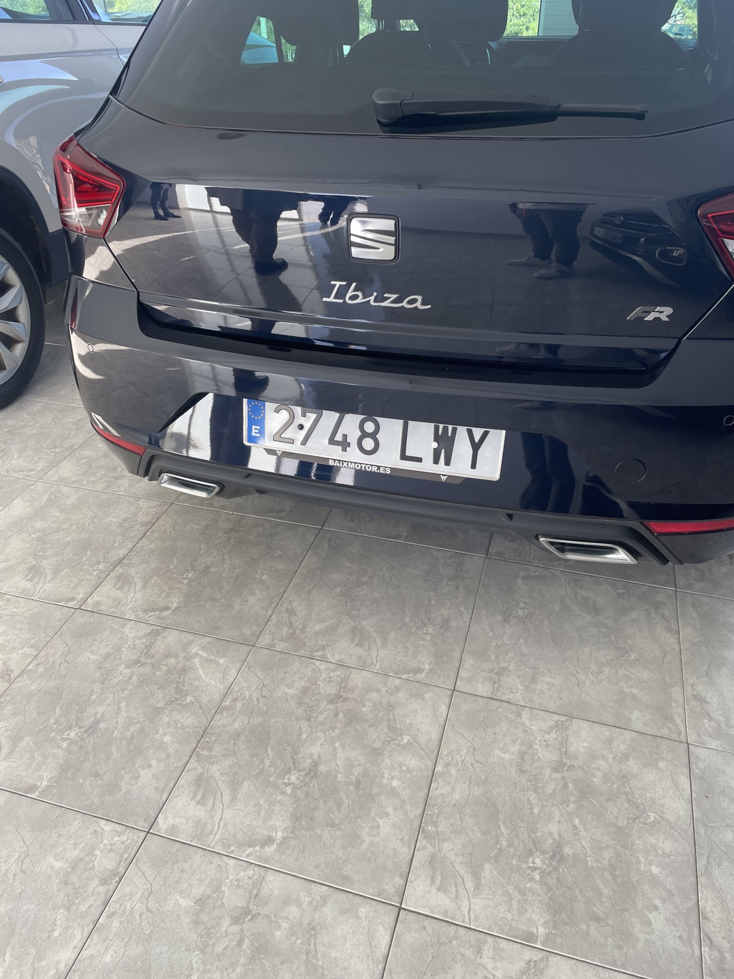 Numer rejestracyjny 2748LWY posiada SEAT IBIZA