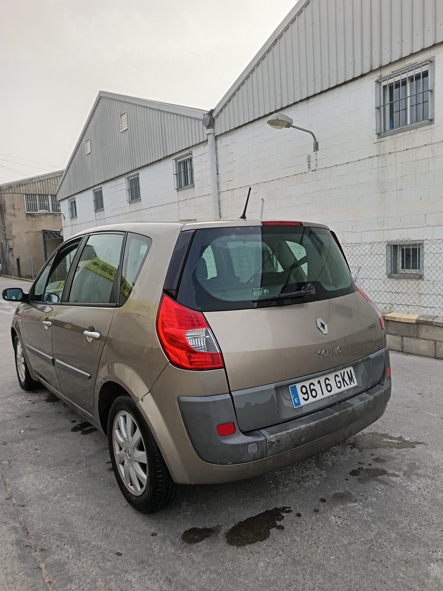 Numer rejestracyjny 9616GKM posiada RENAULT SCENIC