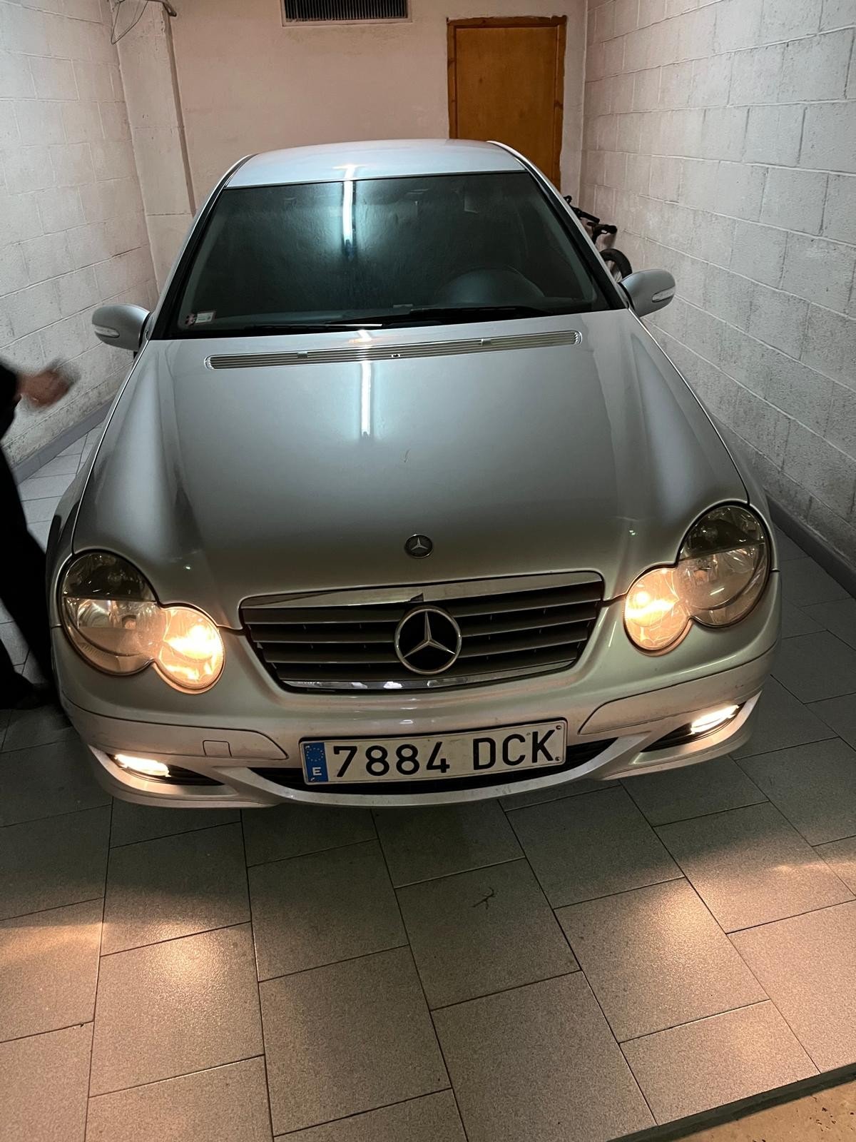 Numer rejestracyjny 7884DCK posiada MERCEDES C (203)