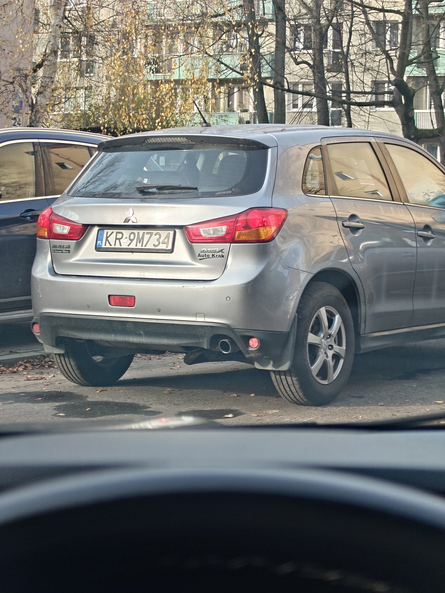 Numer rejestracyjny KR 9M734 posiada MITSUBISHI ASX - KR9M734
