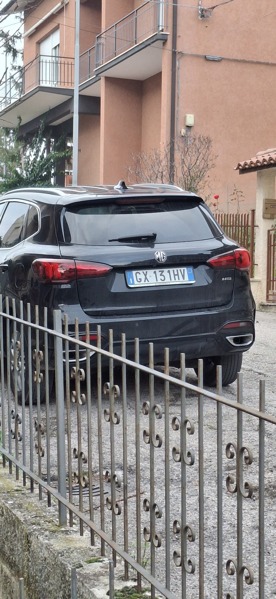 Numer rejestracyjny GX131HV posiada MG HS