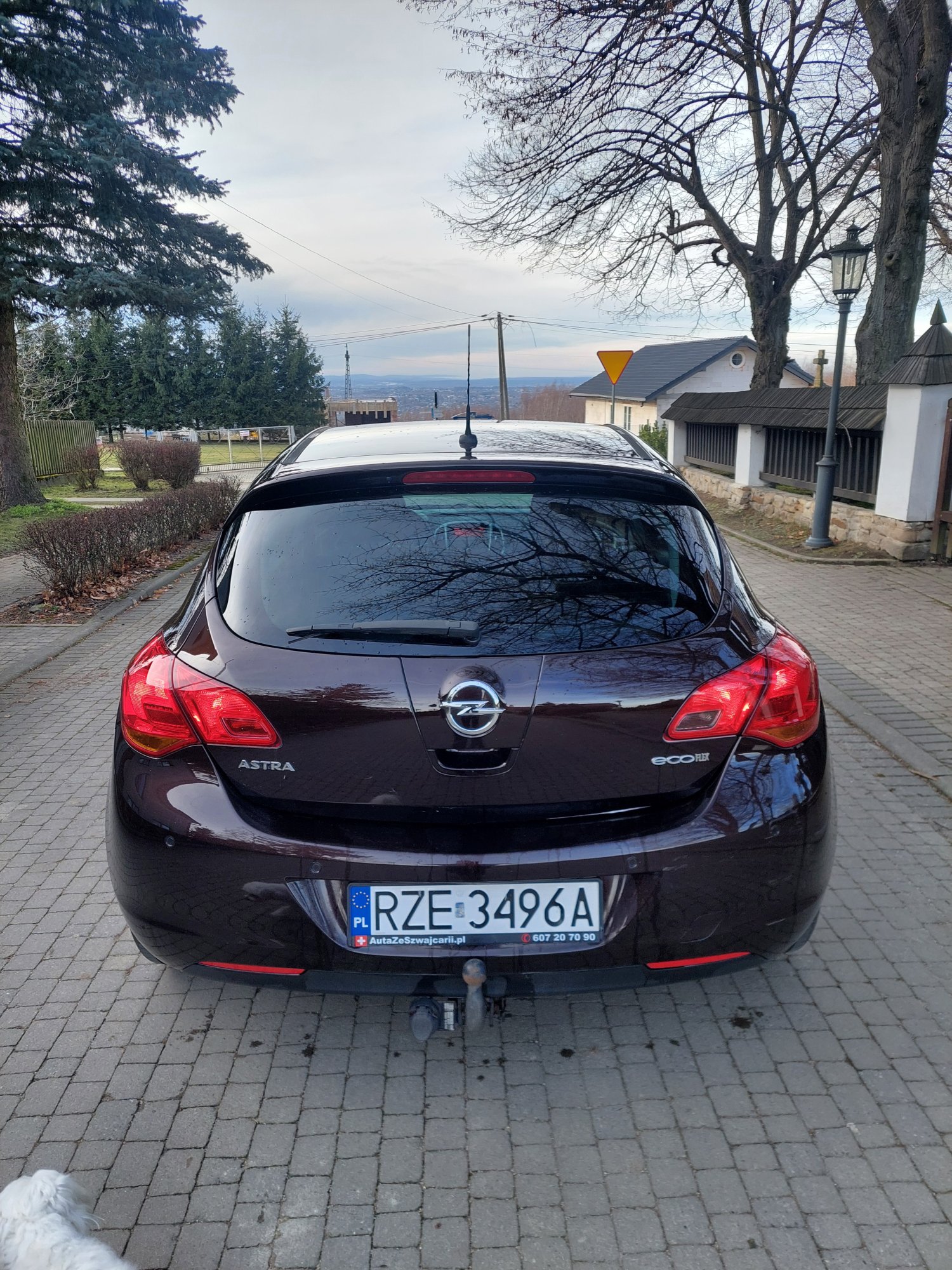 Numer rejestracyjny RZE 3496A posiada OPEL ASTRA - RZE3496A