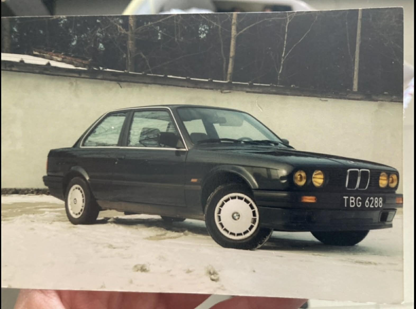 Numer rejestracyjny TBG6288 posiada BMW 3 Series E30