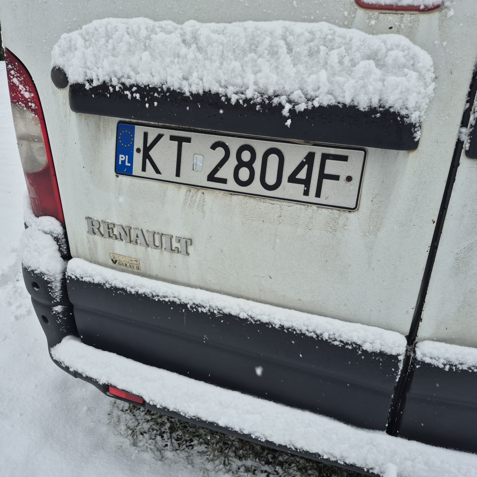 Numer rejestracyjny KT 2804F posiada RENAULT MASTER 2.5 DCI - KT2804F