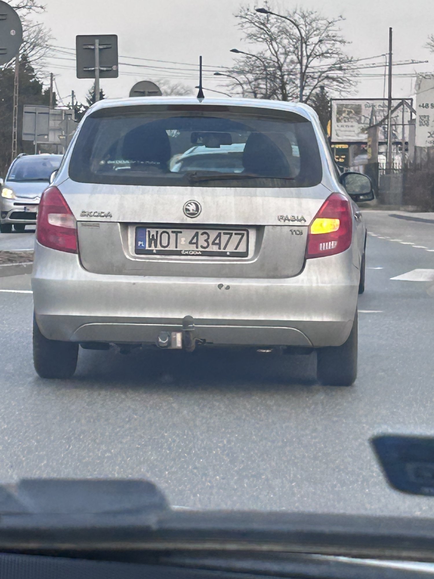 Numer rejestracyjny WOT 43477 posiada SKODA FABIA 5J - WOT43477