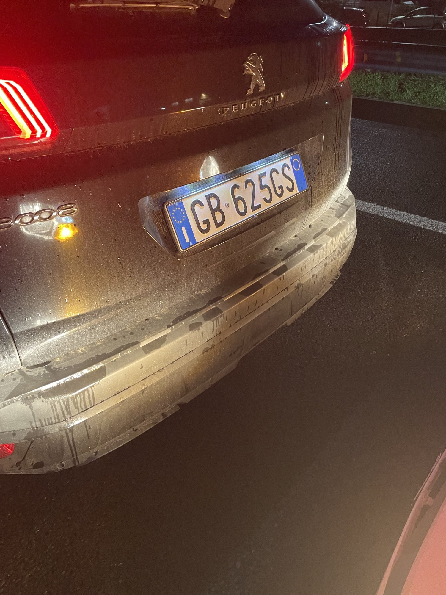 Numer rejestracyjny GB625GS posiada PEUGEOT 3008 2a serie