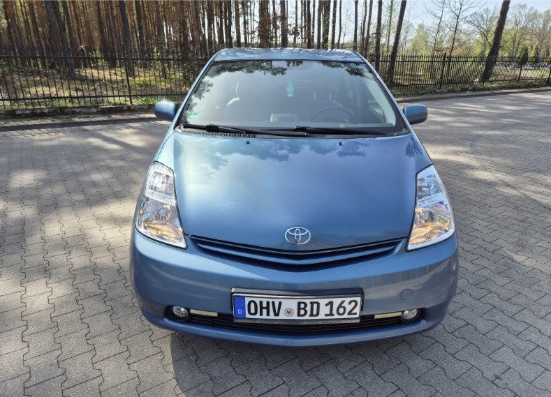 Numer rejestracyjny OHVBD162 posiada Toyota Prius
